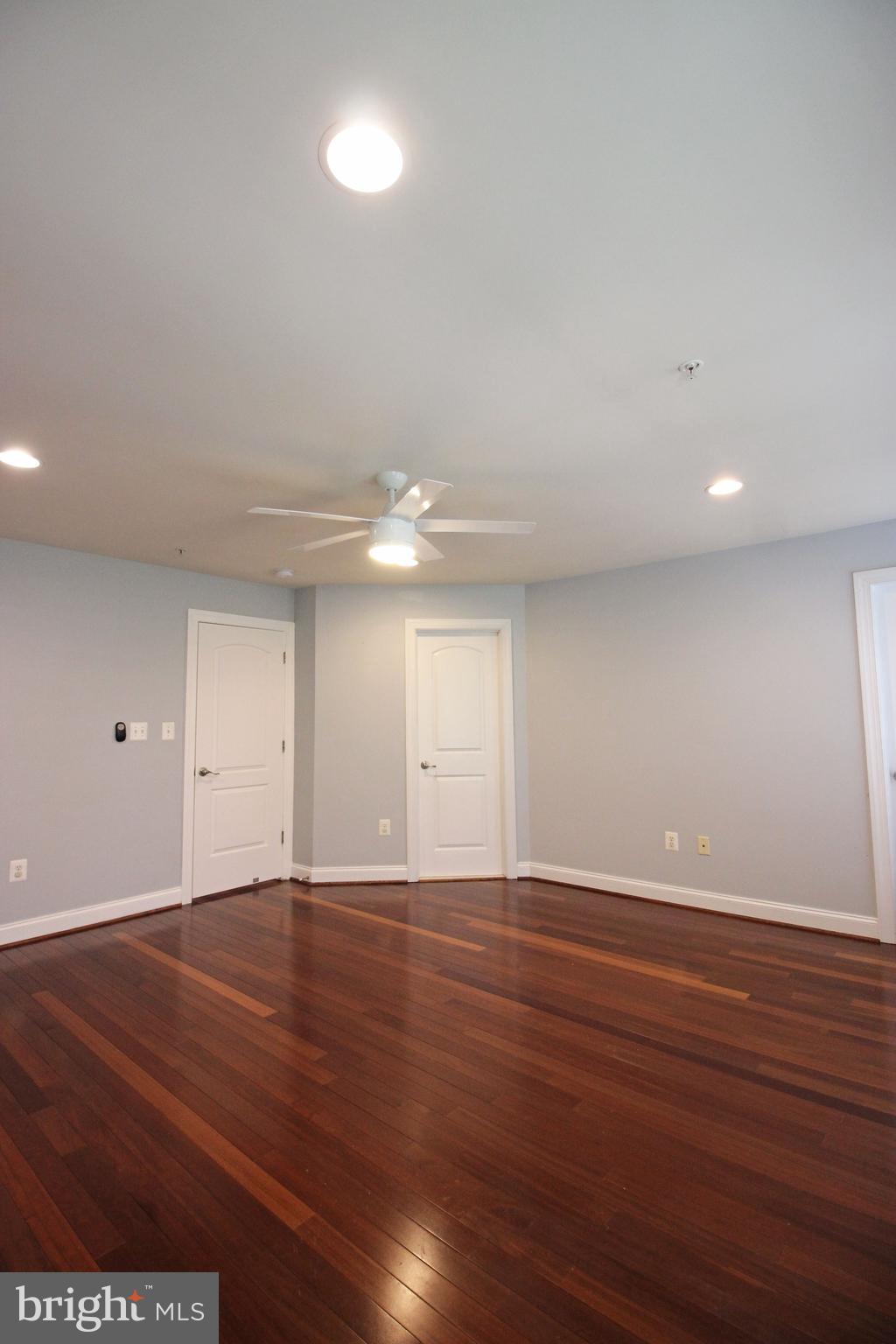 RESERVE AT TYSONS CORNER - Residential Lease