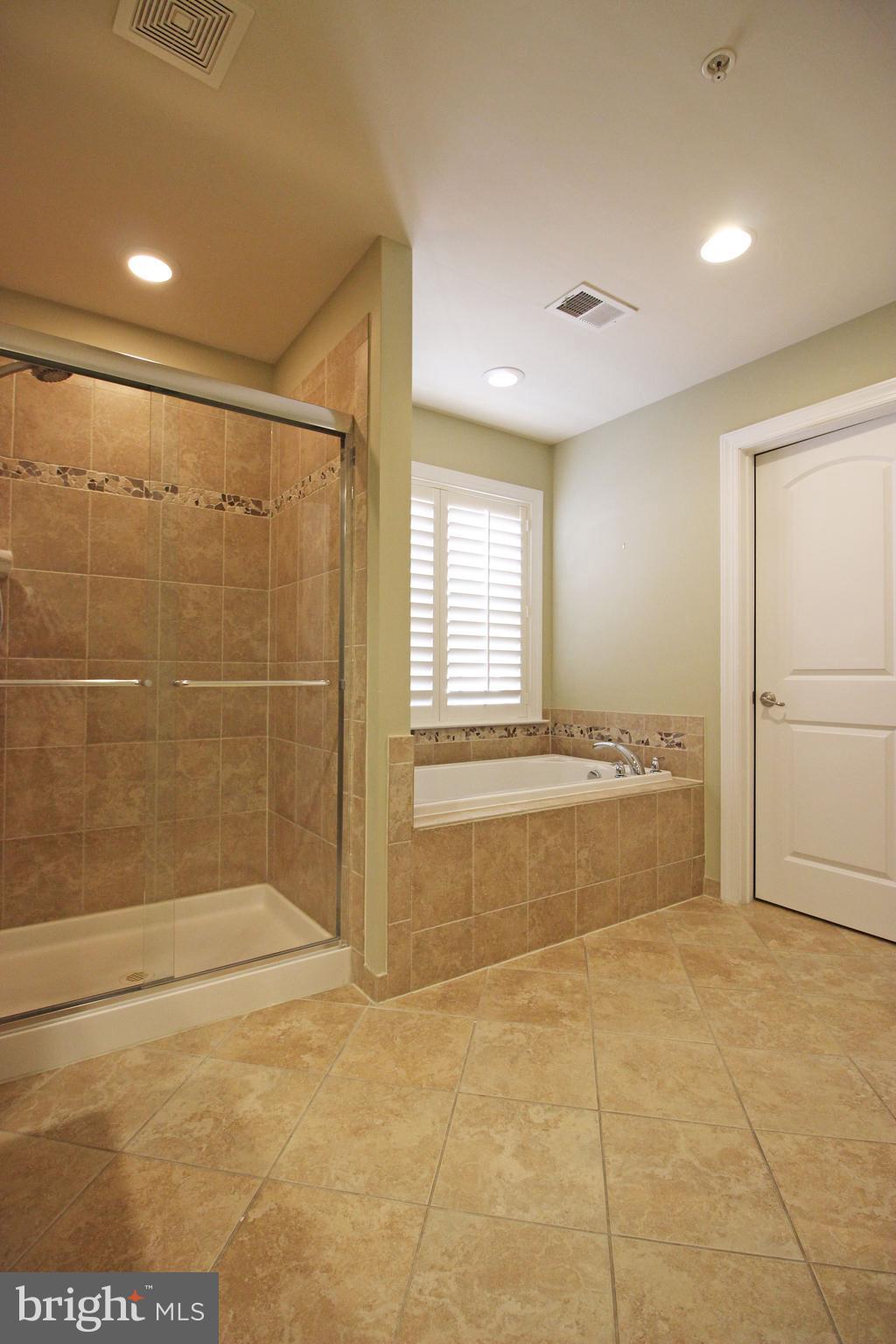 RESERVE AT TYSONS CORNER - Residential Lease