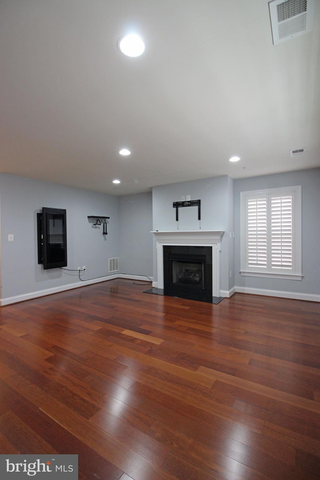 RESERVE AT TYSONS CORNER - Residential Lease