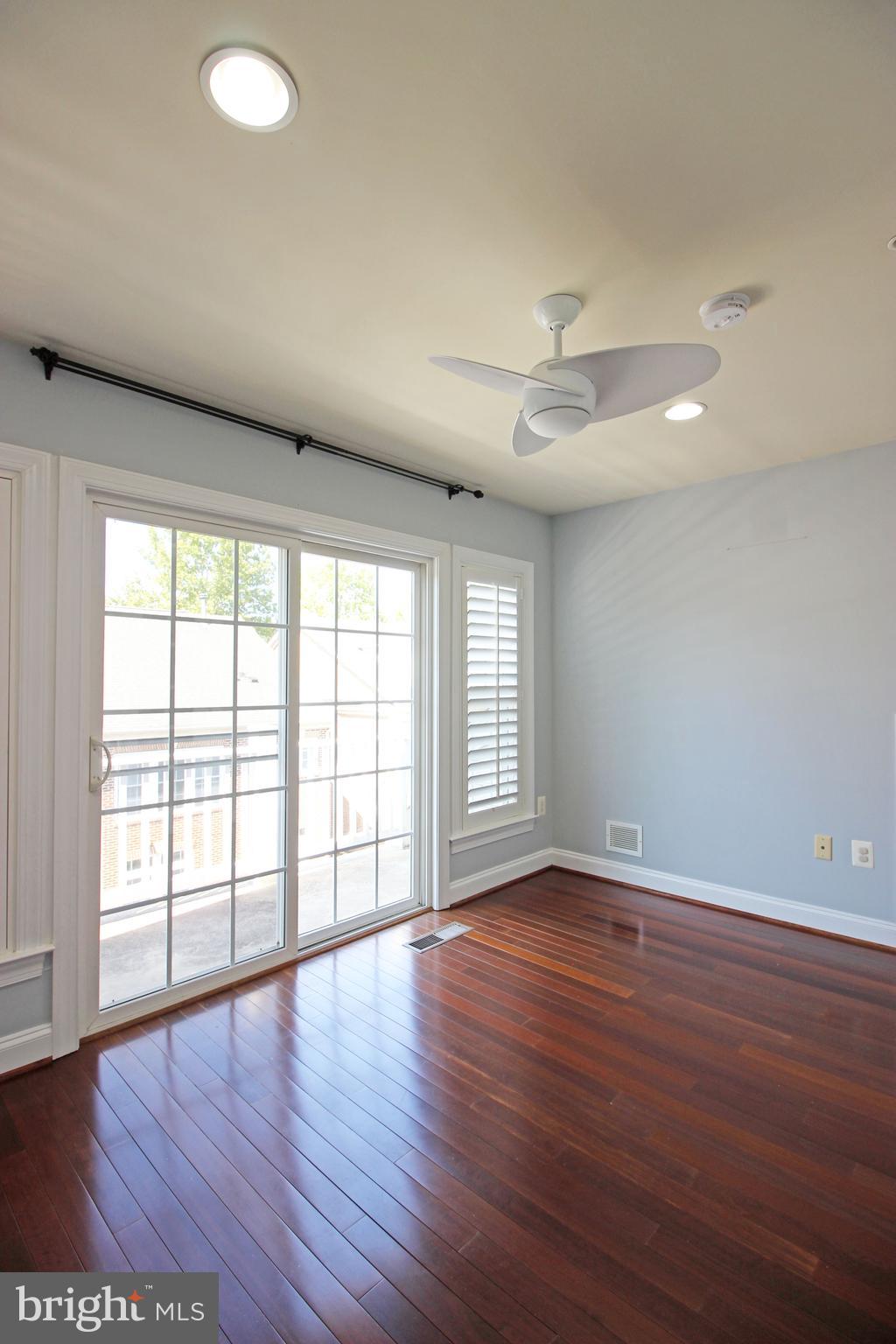 RESERVE AT TYSONS CORNER - Residential Lease