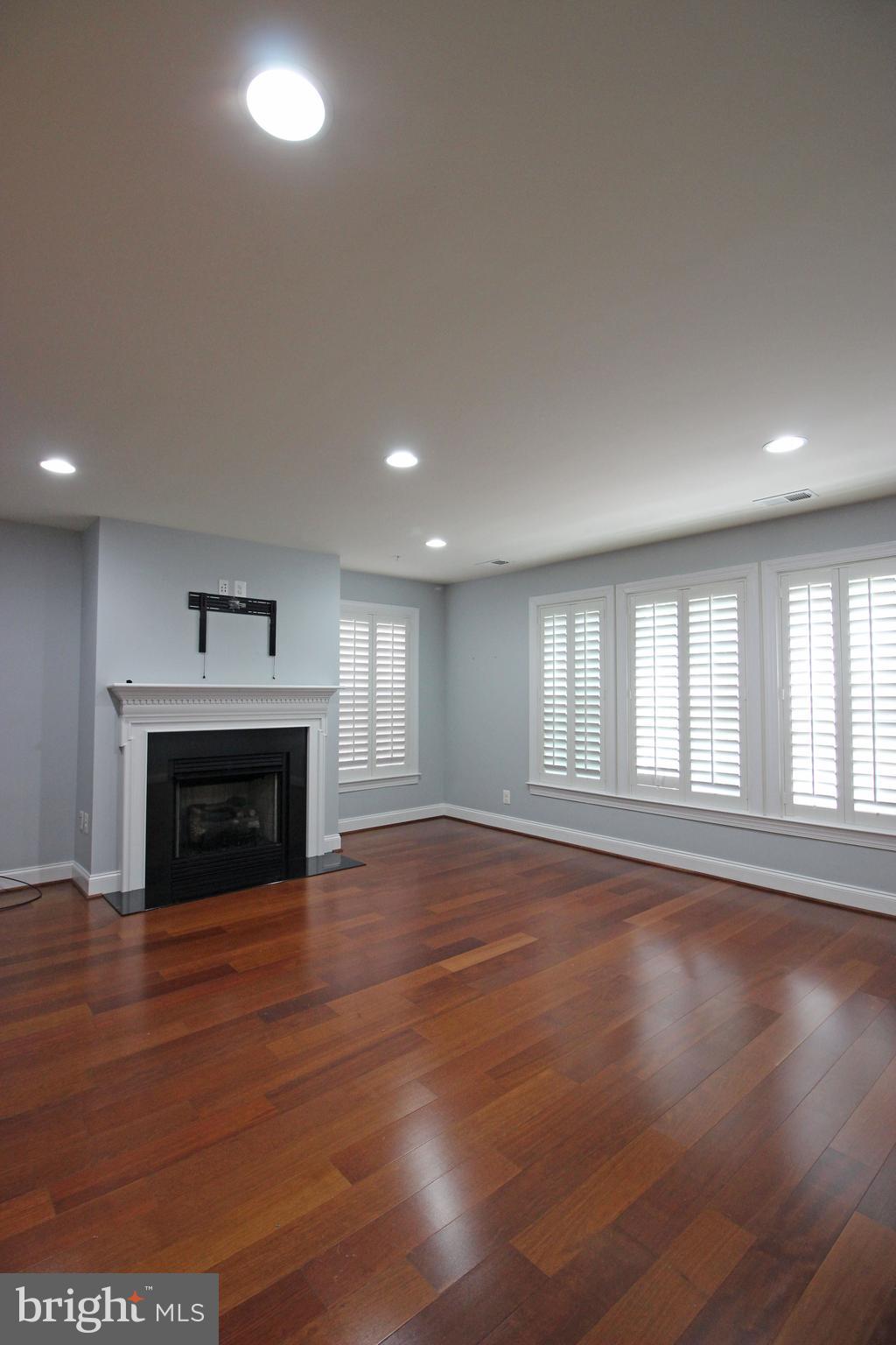 RESERVE AT TYSONS CORNER - Residential Lease