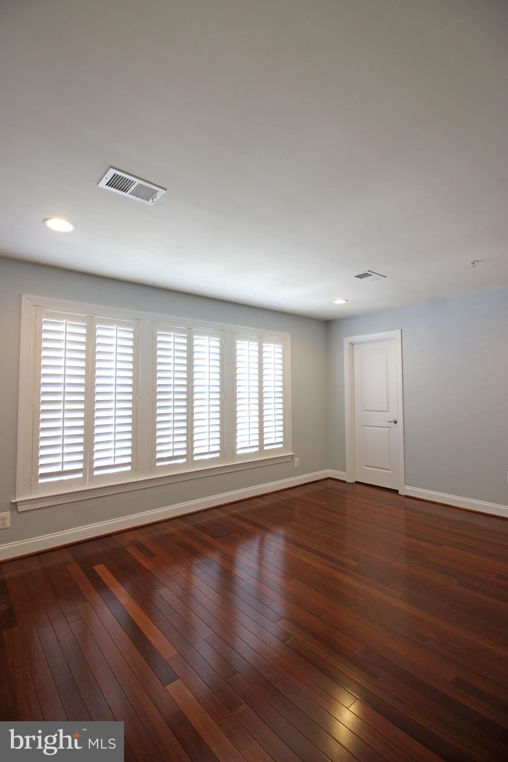 RESERVE AT TYSONS CORNER - Residential Lease