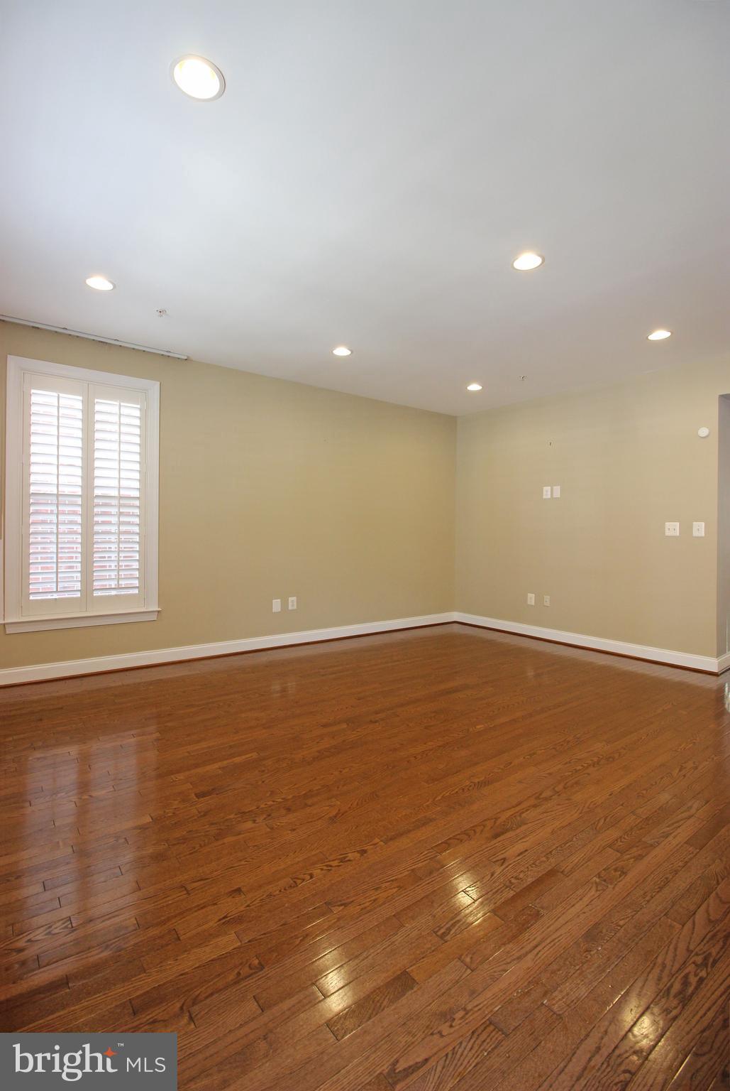 RESERVE AT TYSONS CORNER - Residential Lease