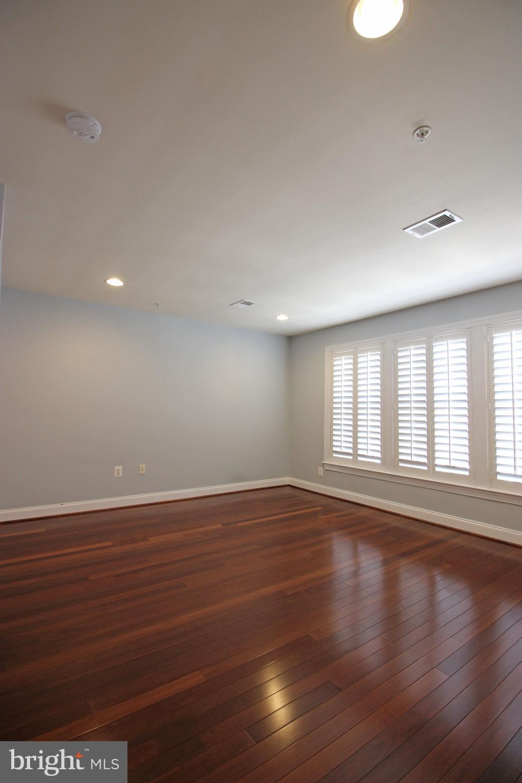 RESERVE AT TYSONS CORNER - Residential Lease