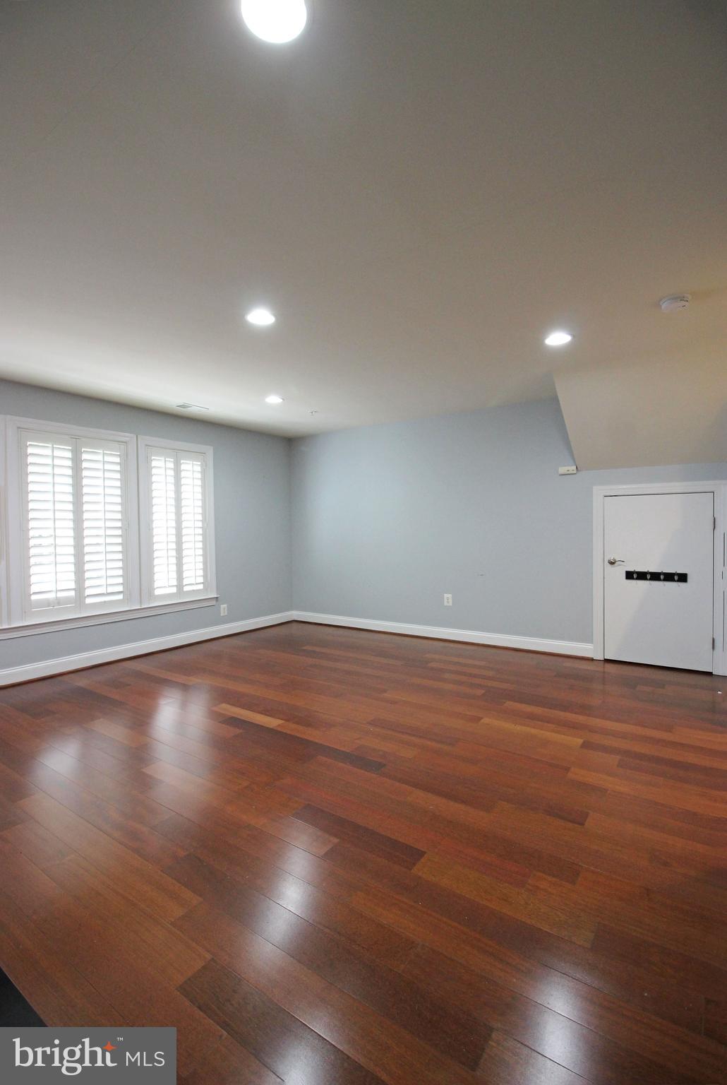 RESERVE AT TYSONS CORNER - Residential Lease