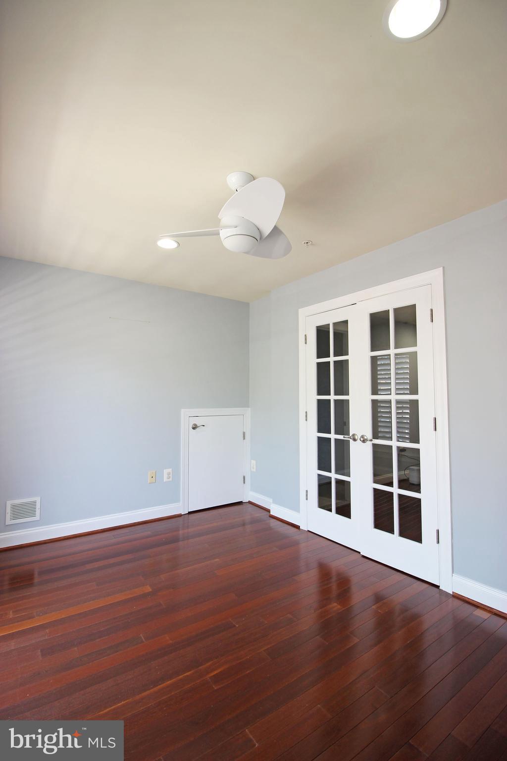 RESERVE AT TYSONS CORNER - Residential Lease