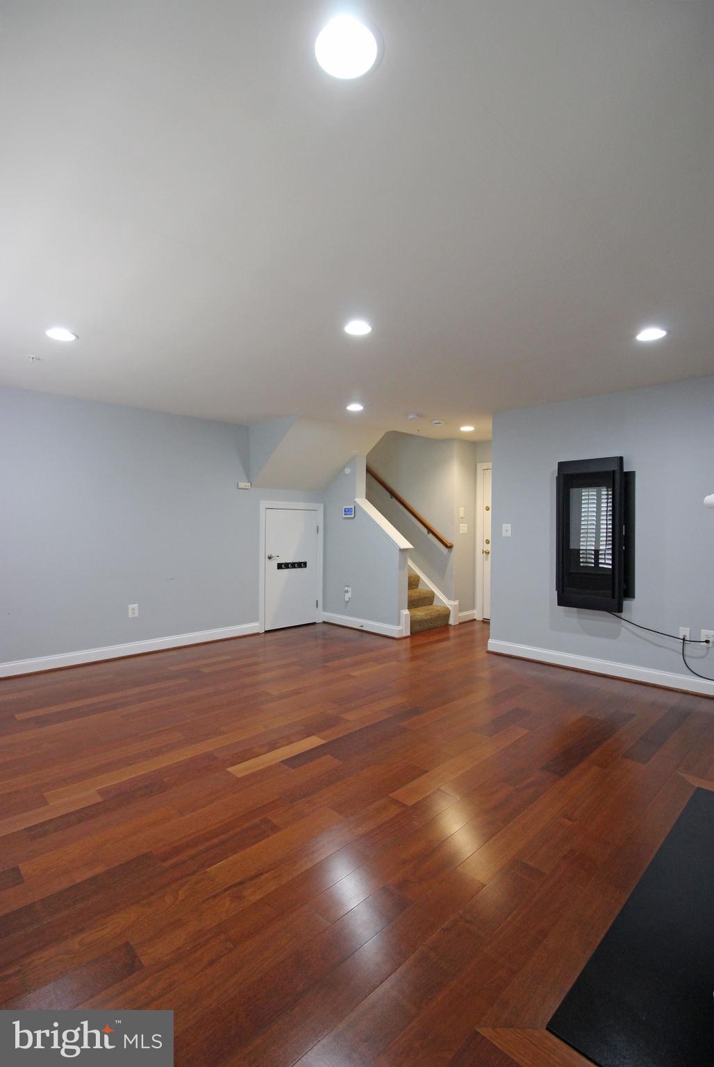 RESERVE AT TYSONS CORNER - Residential Lease