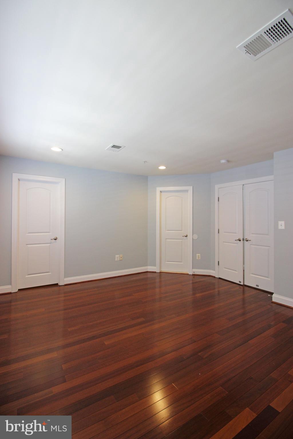 RESERVE AT TYSONS CORNER - Residential Lease