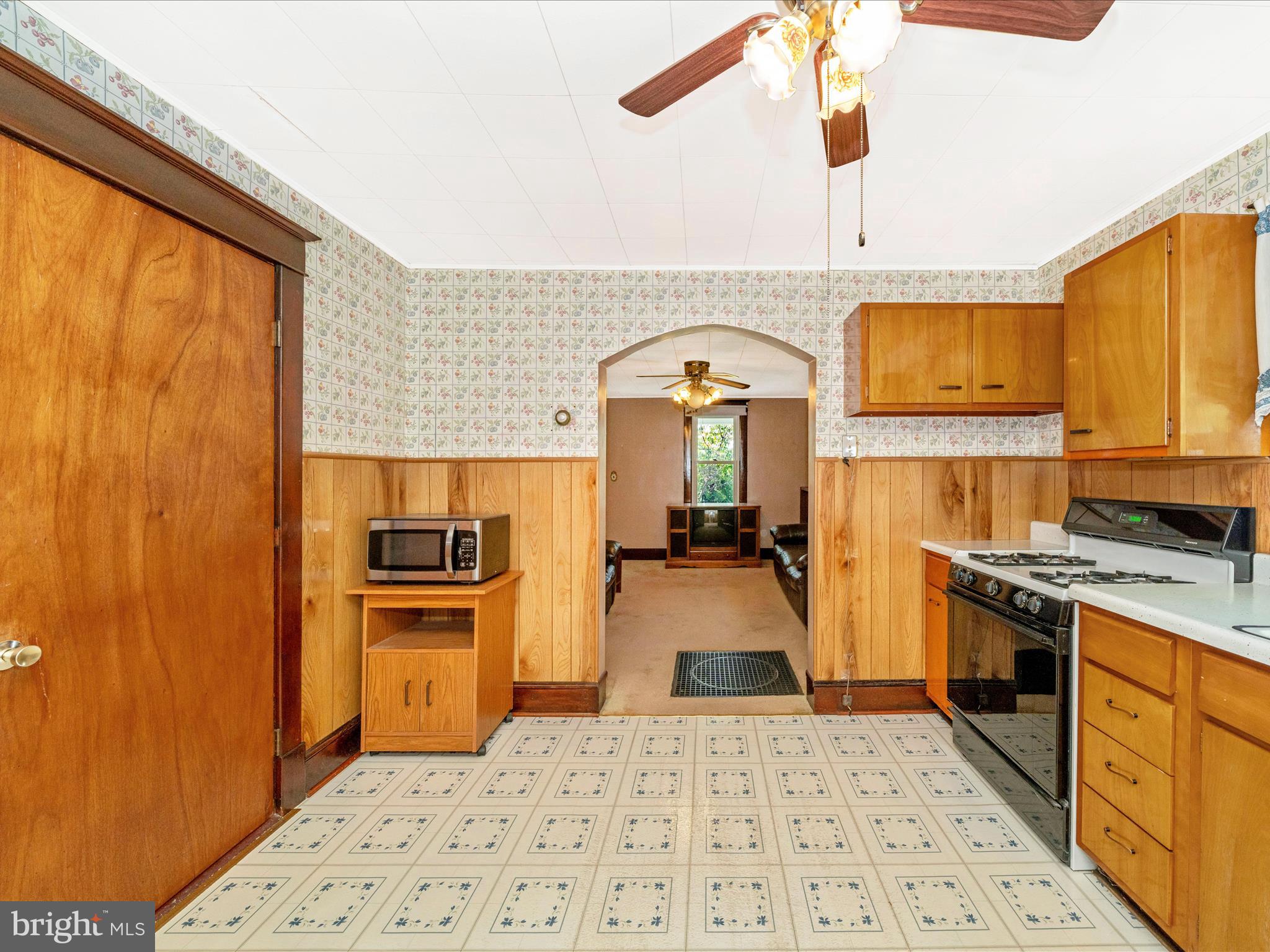 7 W B STREET