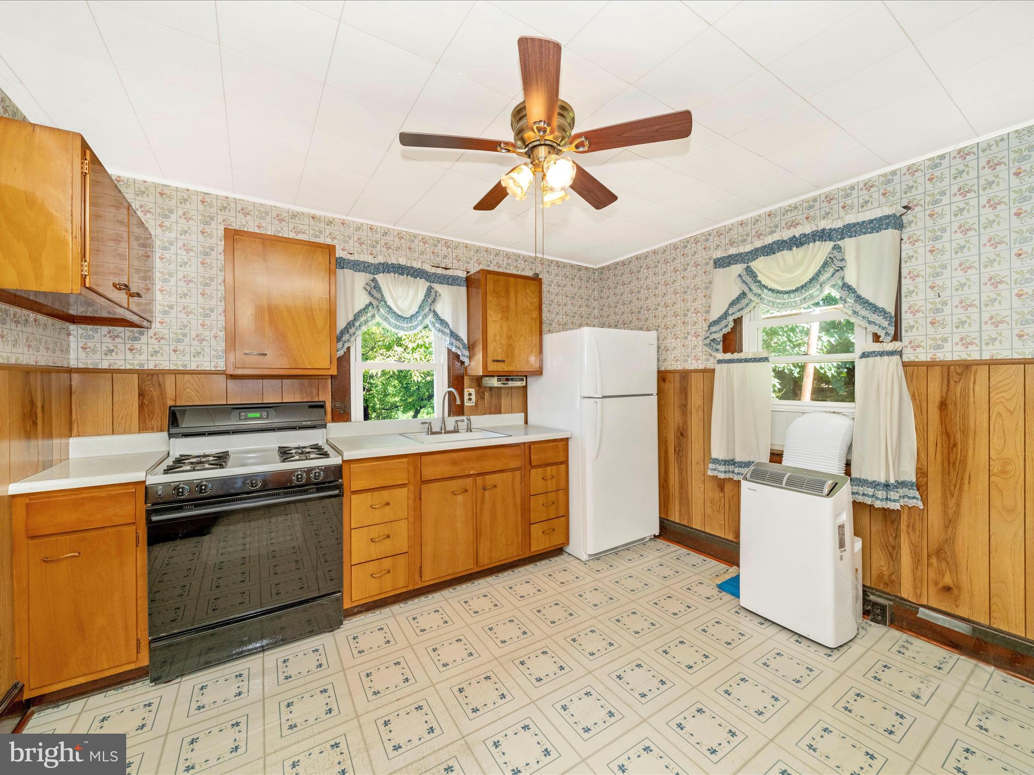 7 W B STREET