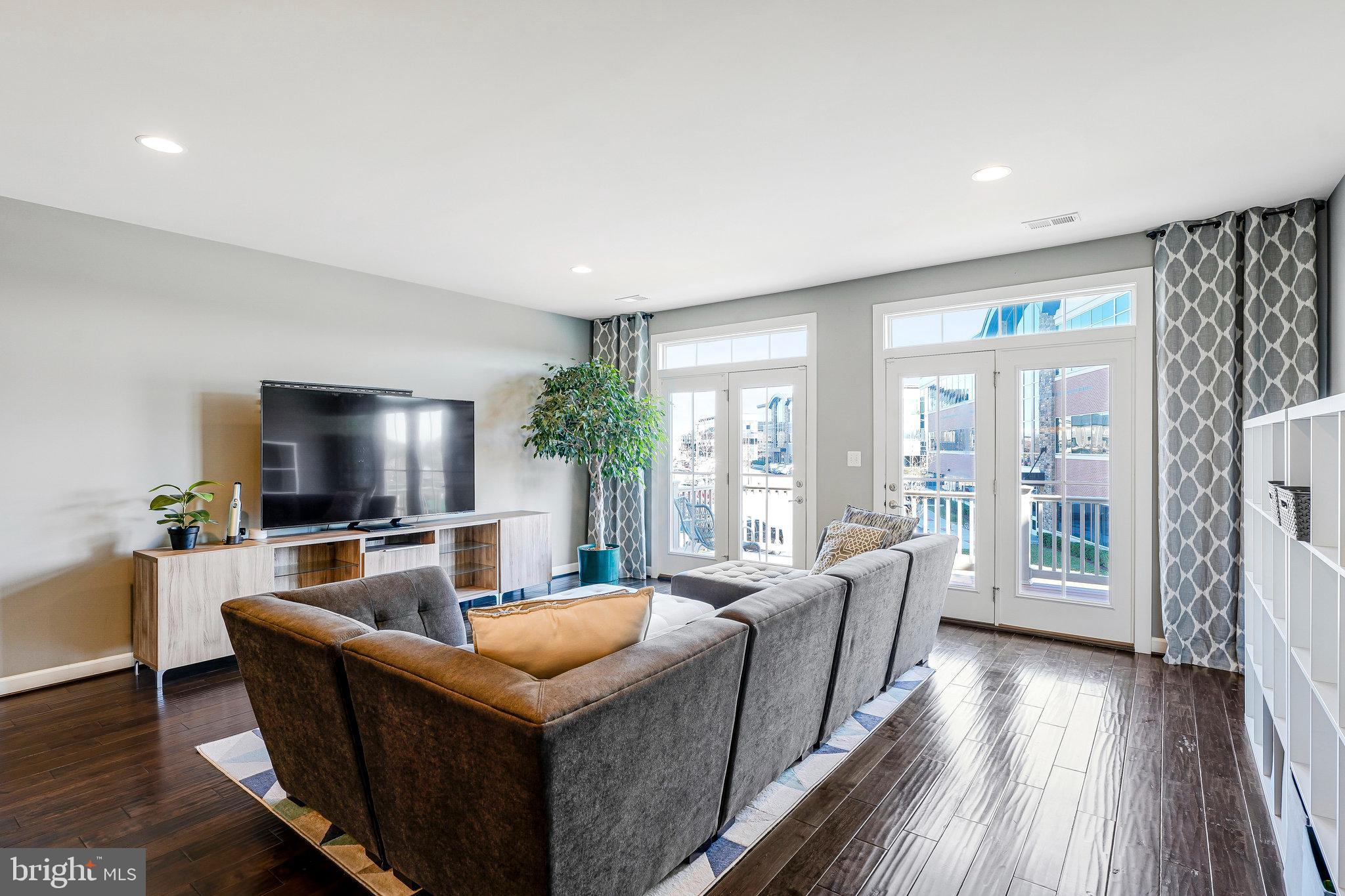 ONE LOUDOUN LAND BAY B - Residential