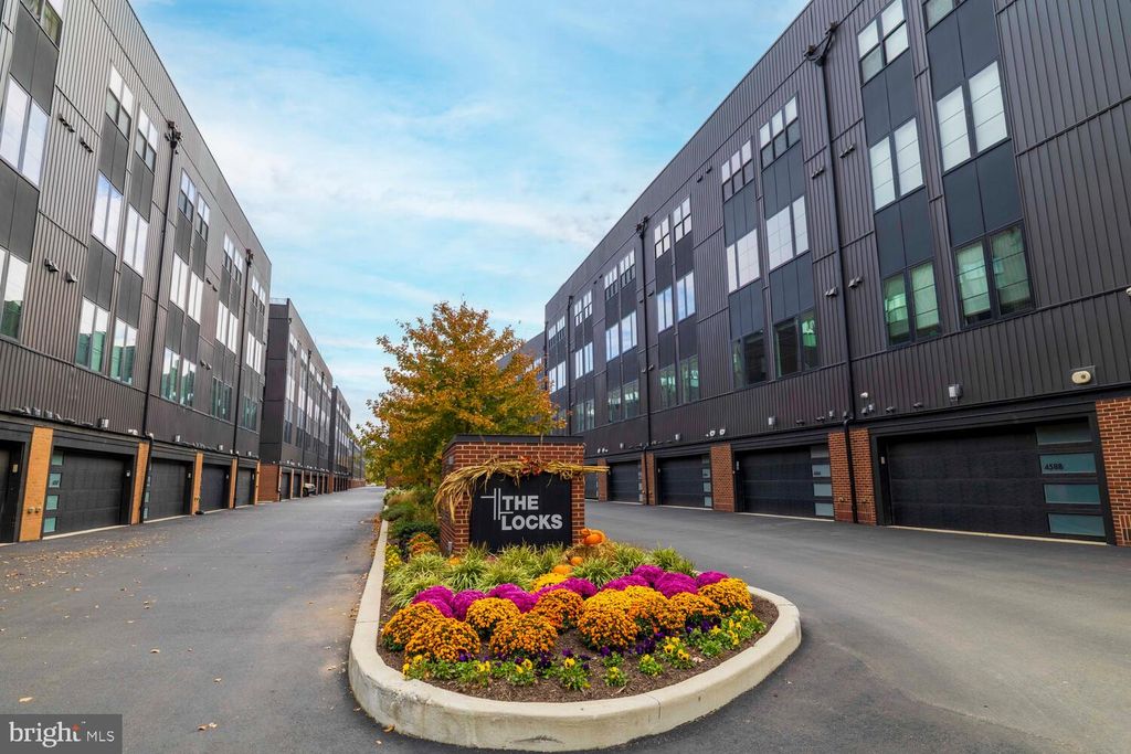 Photo of 4586 Riverside Way, PHILADELPHIA, PA 19127 (MLS # PAPH2554286)