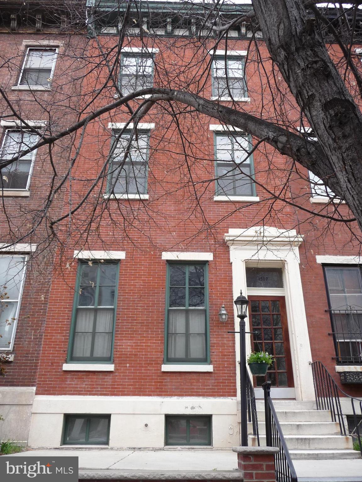 This is a modern 2 bedroom, 1 bathroom bi-level apartment located near CCP in the Fairmount neighborhood of Philadelphia.
Upon entering, you have an updated common space, including the kitchen, living room, and dining nook when you walk in on the 2nd floor. It features large windows, hardwood floors, and recessed lighting. The kitchen has a stainless-steel refrigerator, gas stove, and granite counter tops. The 2 bedrooms are located on the third floor, have hardwood floors, and are generously sized. The nice bathroom is fully tiled with a tub/shower and under-the-sink storage.
There is a decorative fireplace in the living room.
There is an additional room for extra storage.
There is a shared washer and dryer located in the basement.
This unit has forced heat and central A/C.
This property is located two blocks away from the Community College of Philadelphia and close the Art Museum and Center City. Also a short distance many wonderful restaurants and shops on Spring Garden Street and Fairmount Avenue.