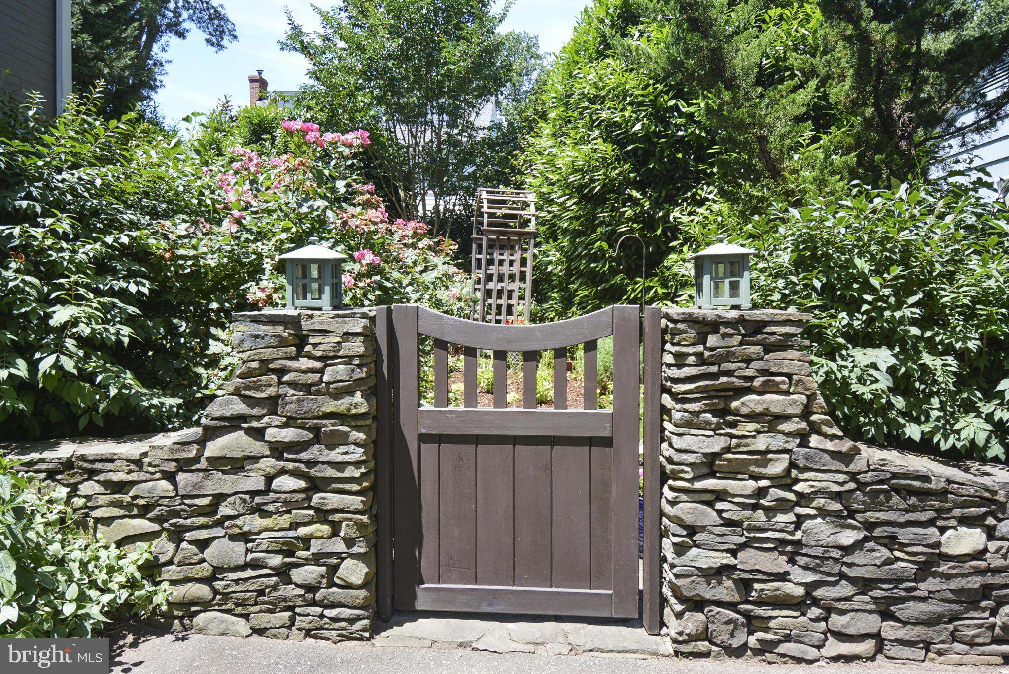 PENDENNIS MOUNT - Residential