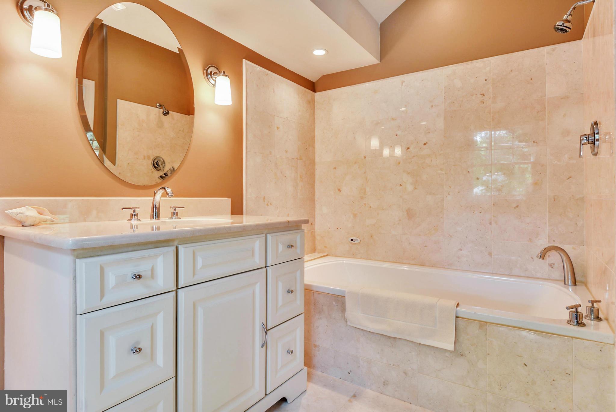 PENDENNIS MOUNT - Residential