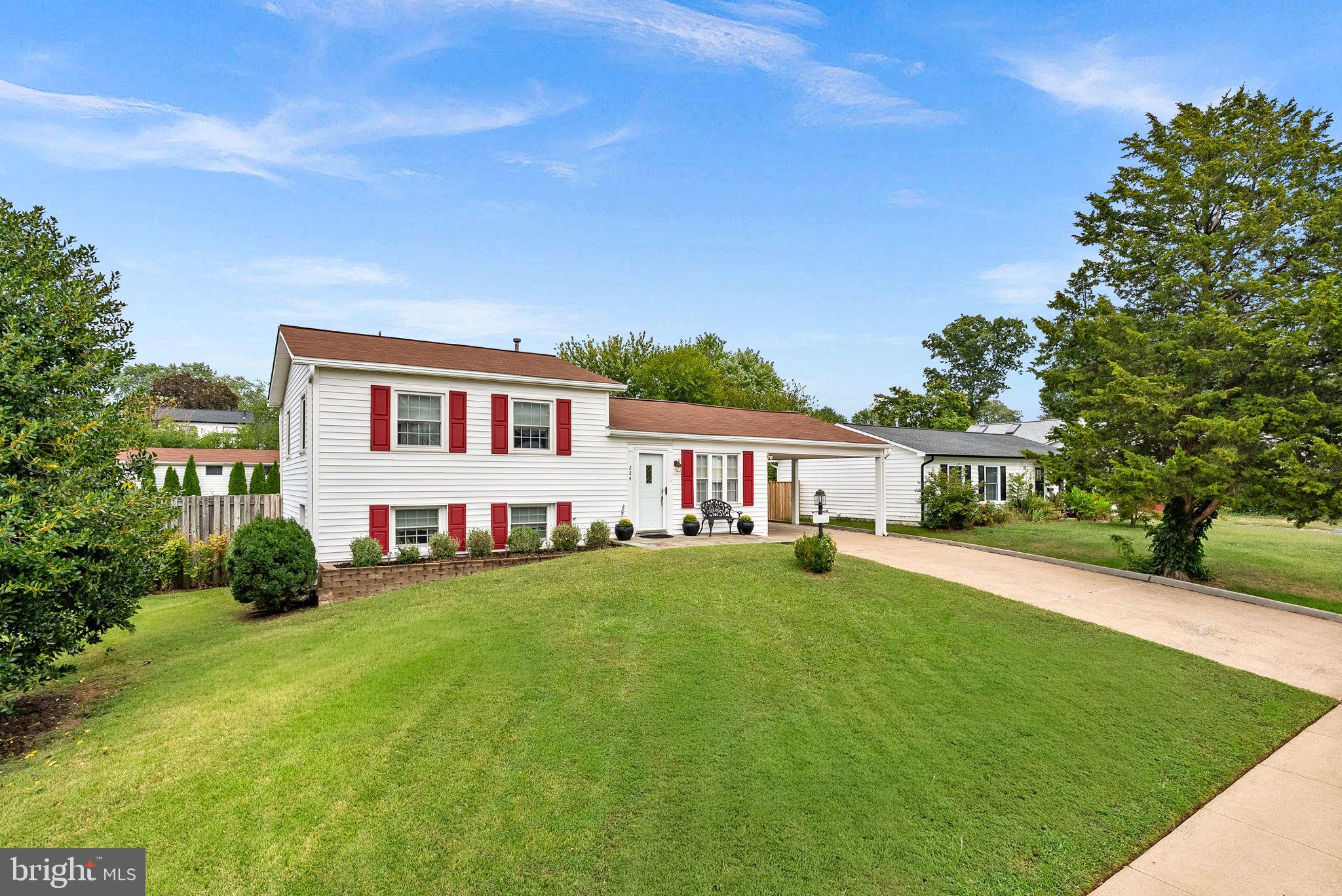 224 W BEECH ROAD
