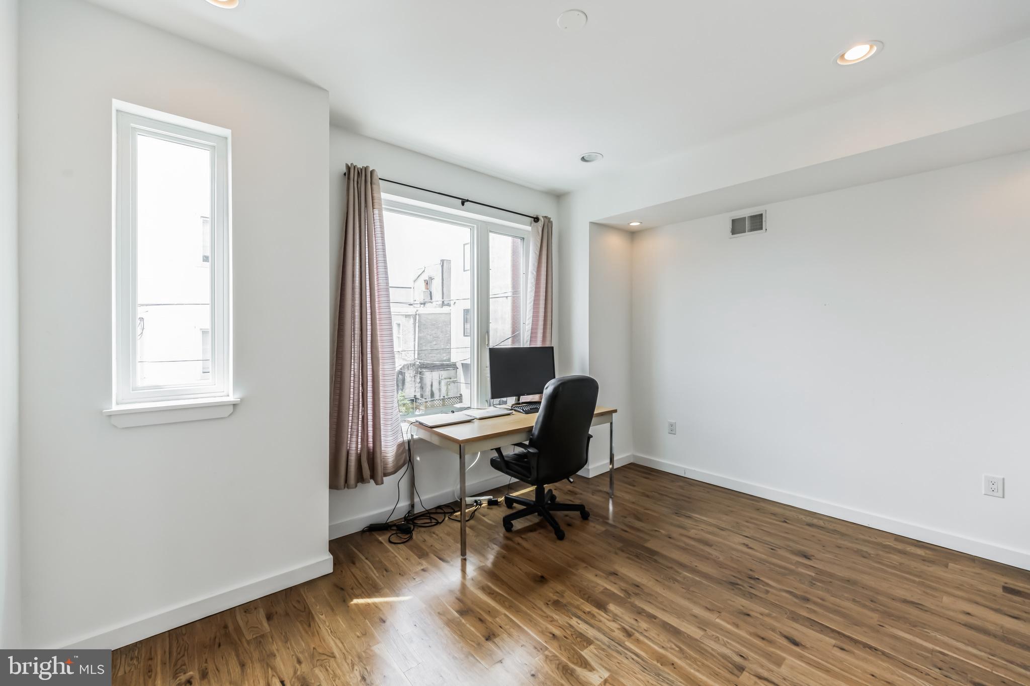 POINT BREEZE - Residential