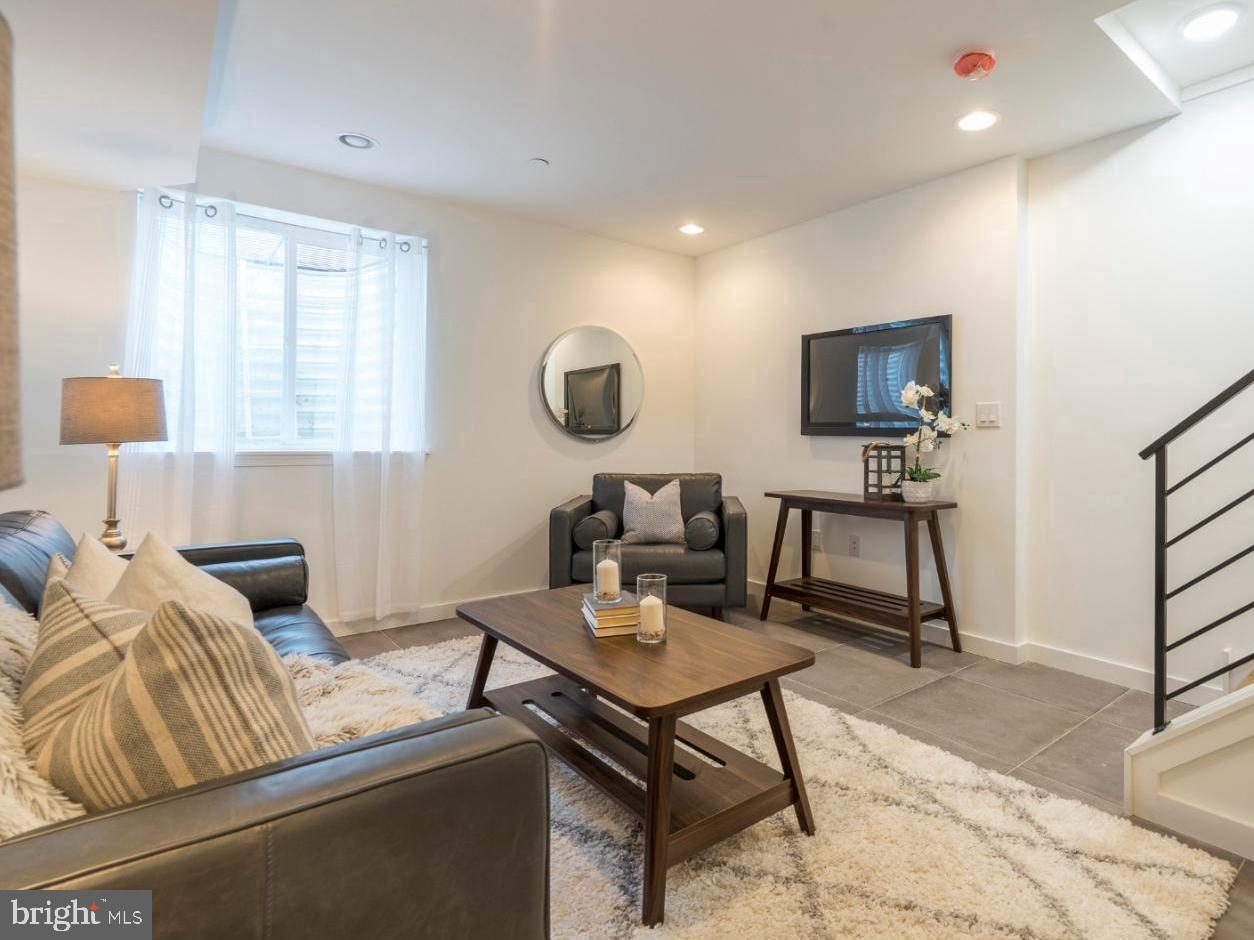 POINT BREEZE - Residential