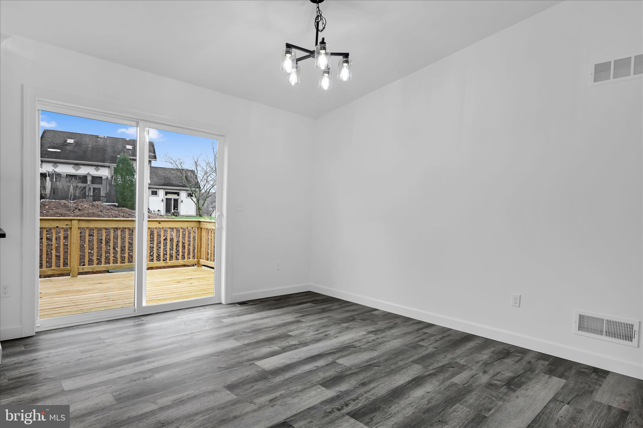 LAKE WYNONAH - Residential