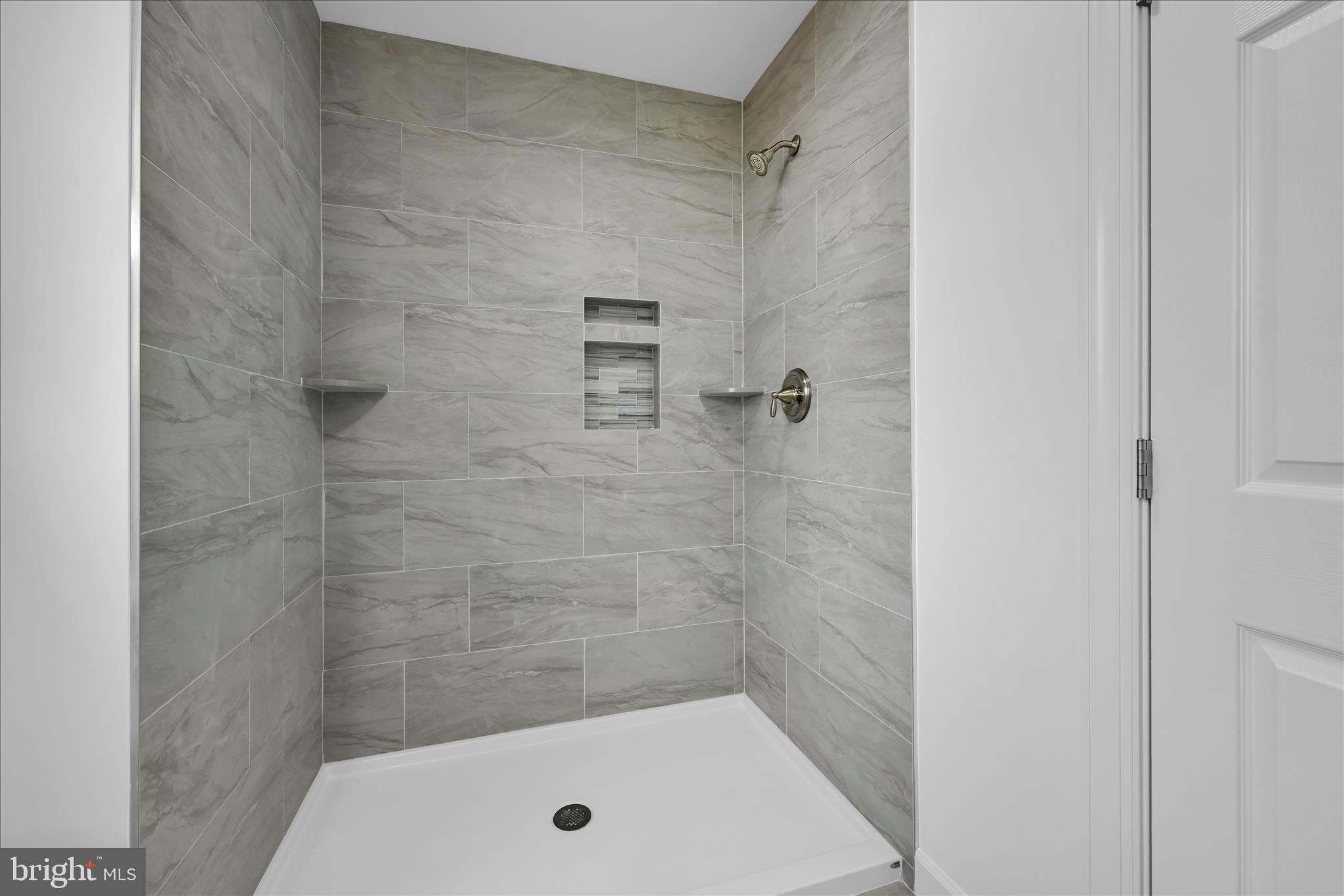 LAKE WYNONAH - Residential