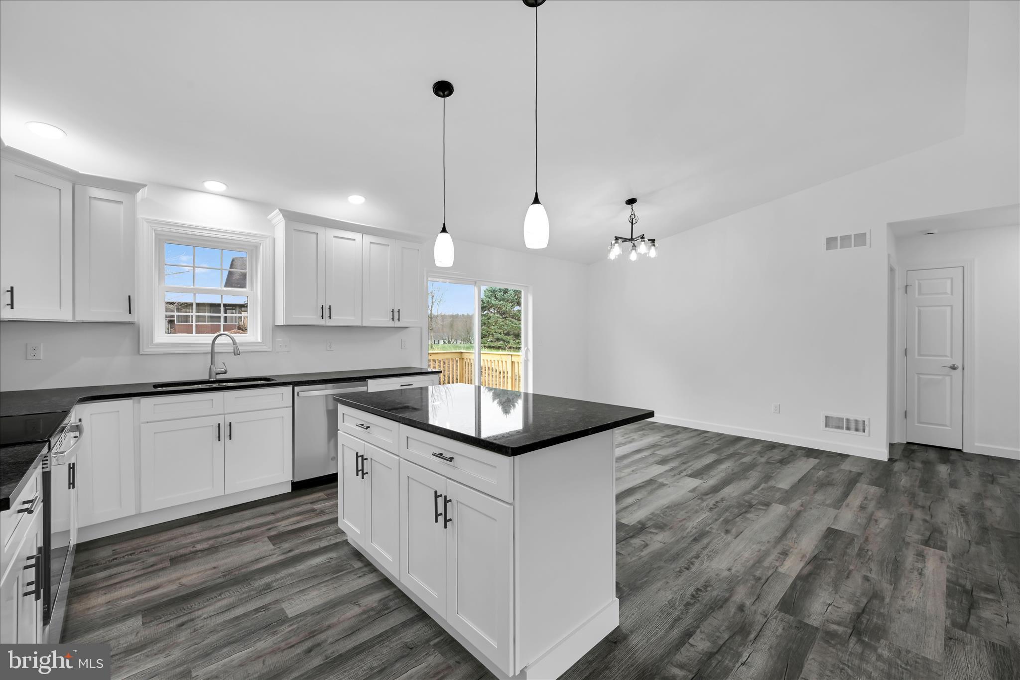 LAKE WYNONAH - Residential