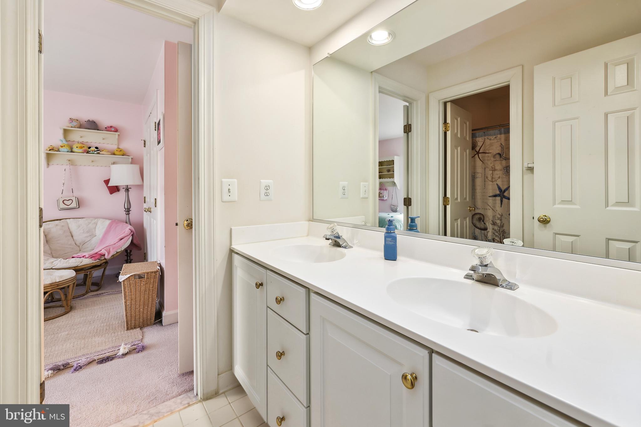 VIRGINIA OAKS - Residential