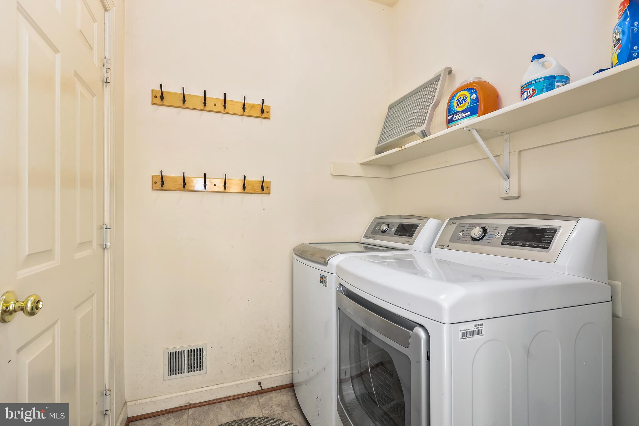 VIRGINIA OAKS - Residential