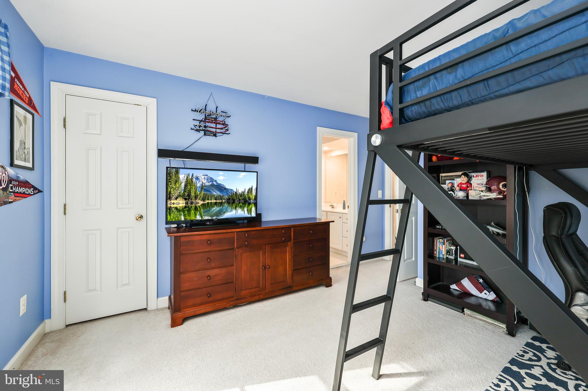 VIRGINIA OAKS - Residential