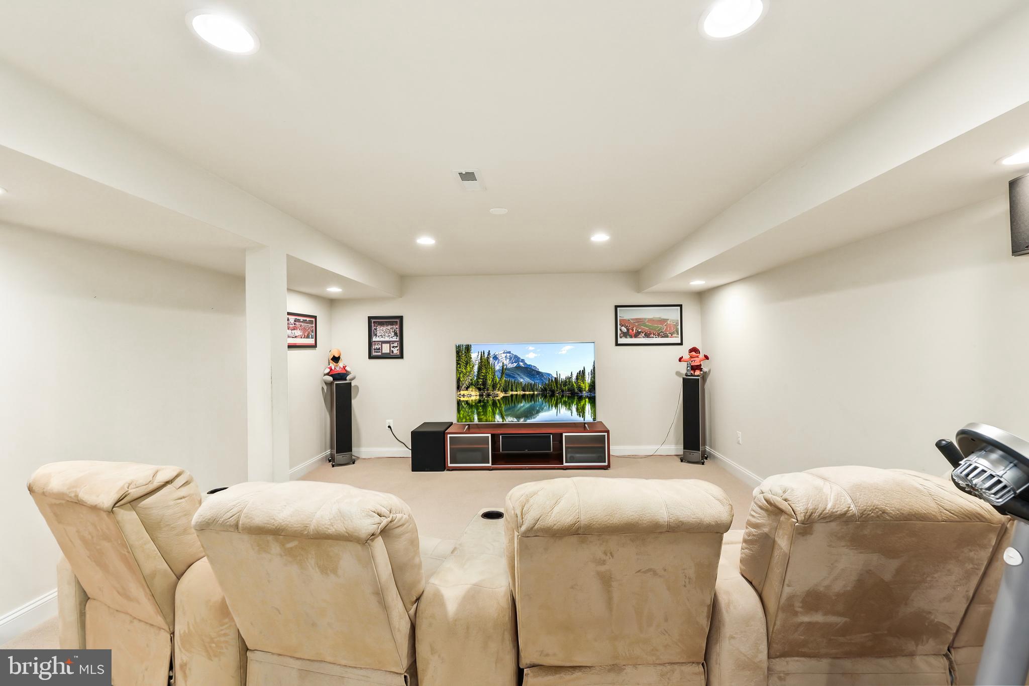 VIRGINIA OAKS - Residential