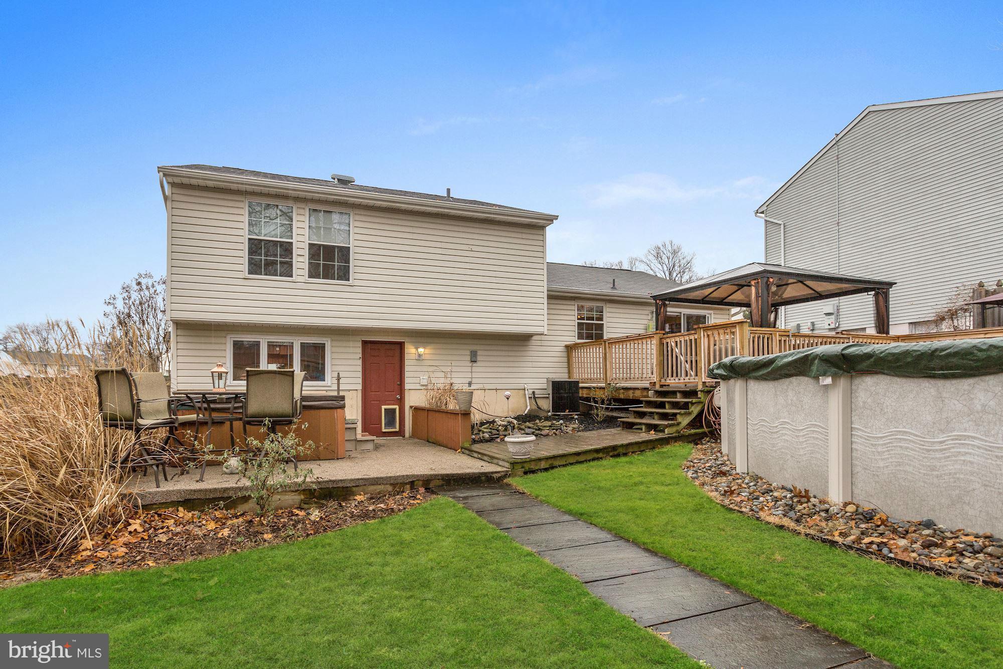 MAYFIELD MANOR - Residential