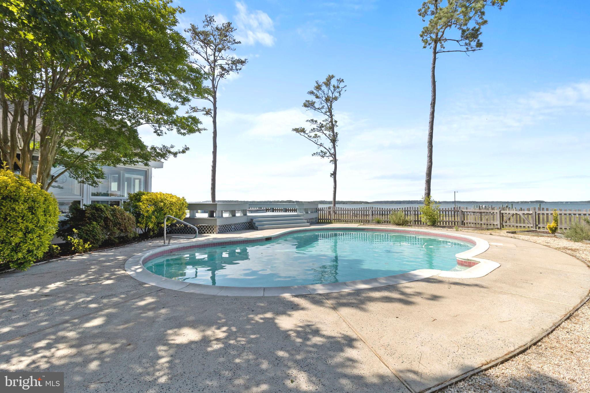 MCKEIL POINTE - Residential