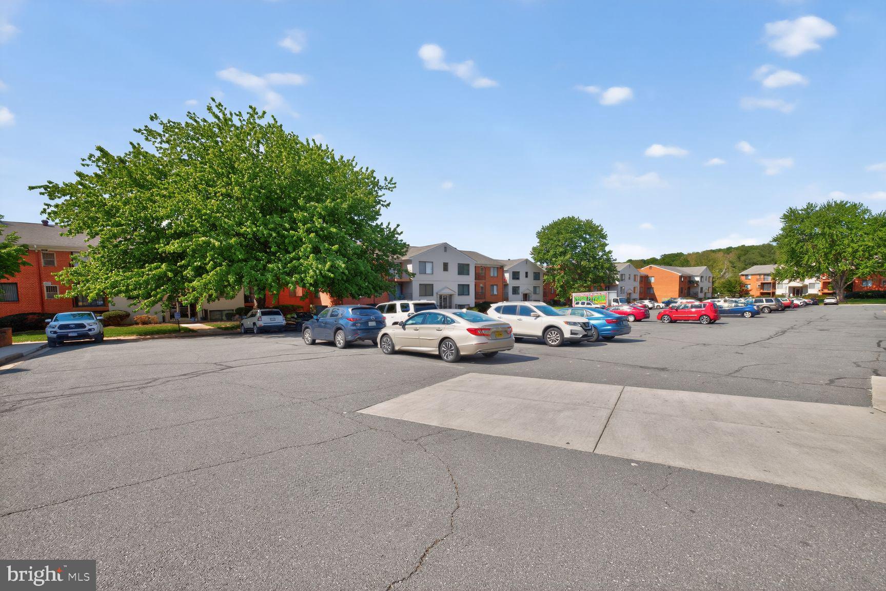 COUNTRY CLUB GREEN - Residential
