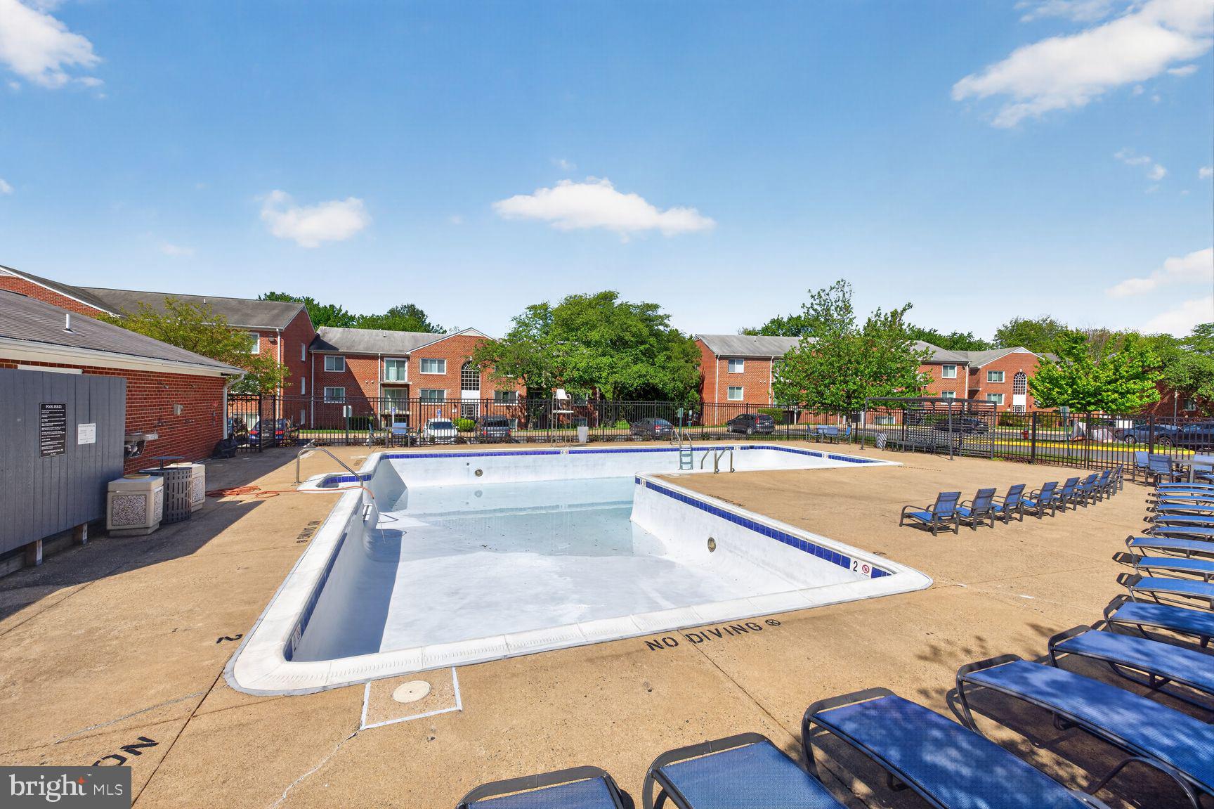 COUNTRY CLUB GREEN - Residential