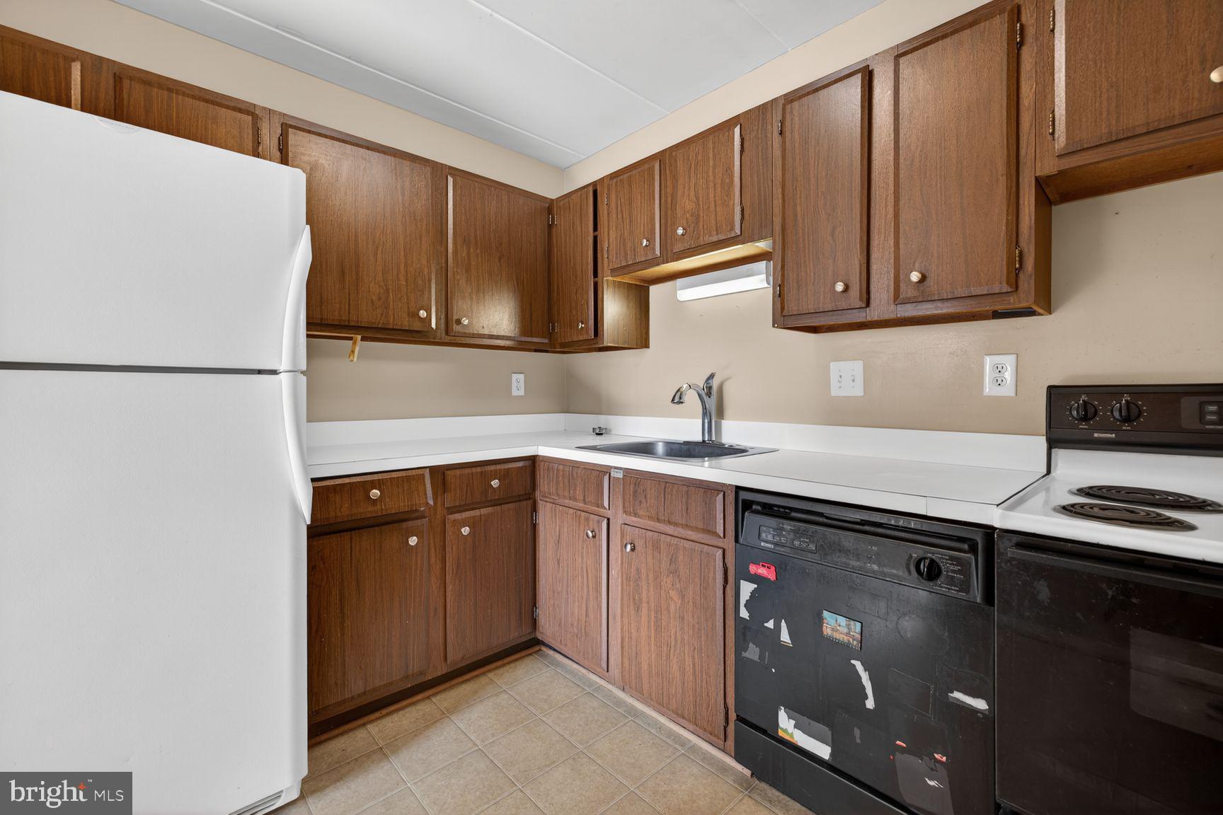 COUNTRY CLUB GREEN - Residential