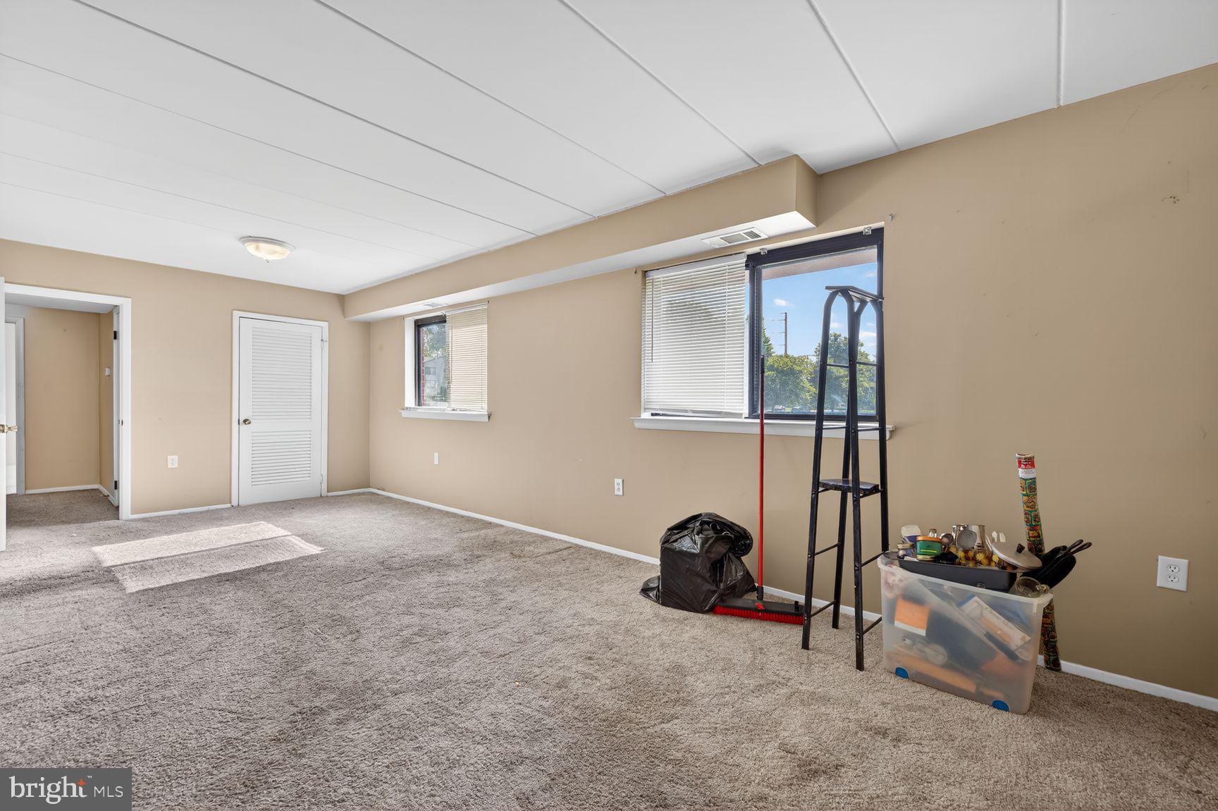 COUNTRY CLUB GREEN - Residential