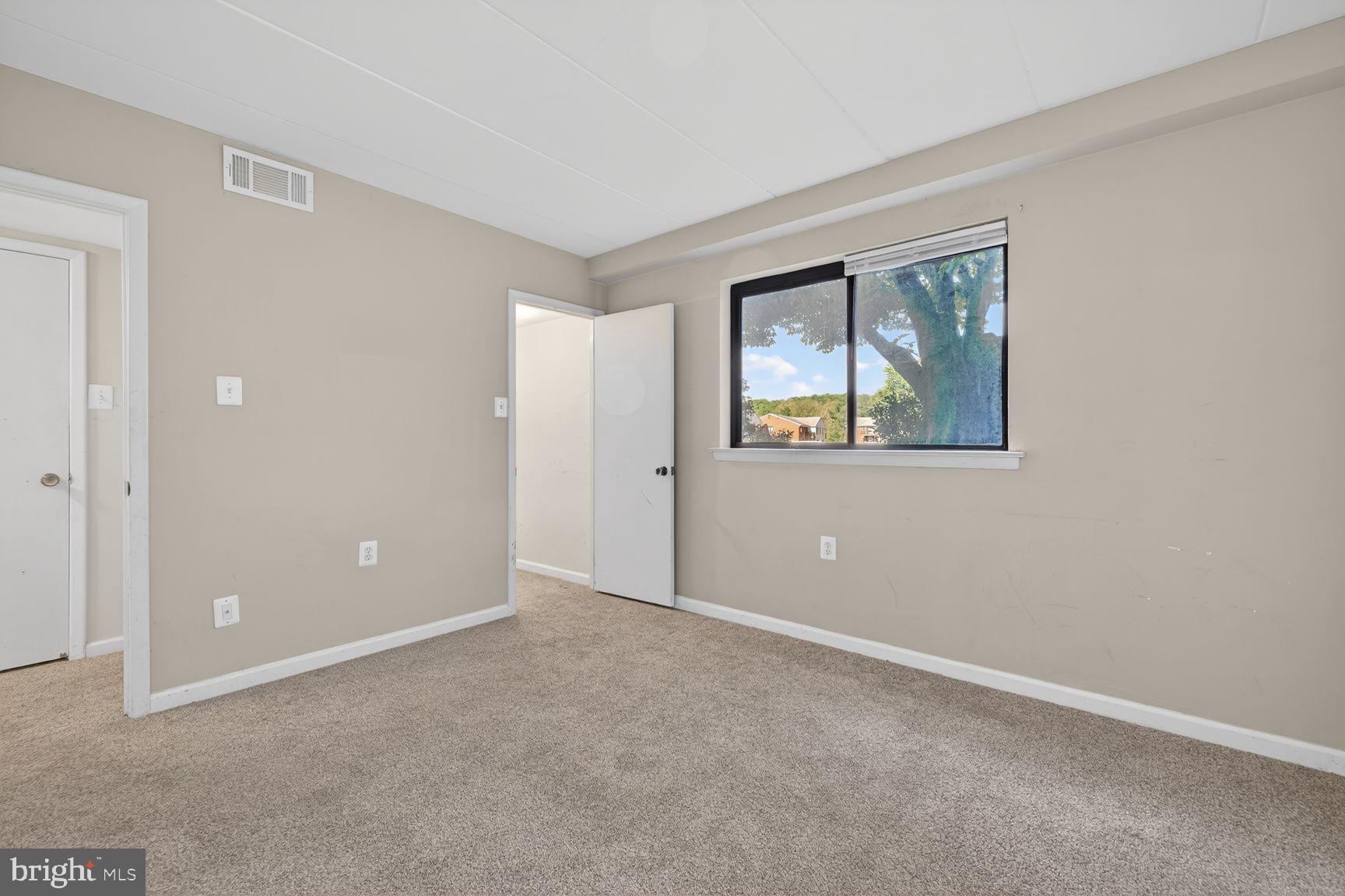 COUNTRY CLUB GREEN - Residential