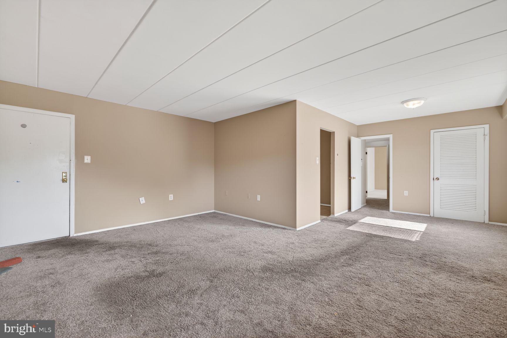 COUNTRY CLUB GREEN - Residential