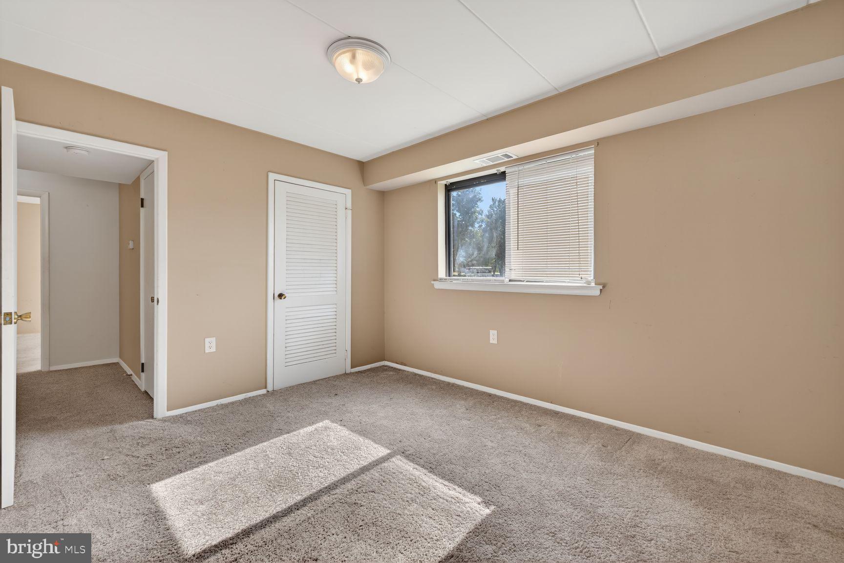 COUNTRY CLUB GREEN - Residential