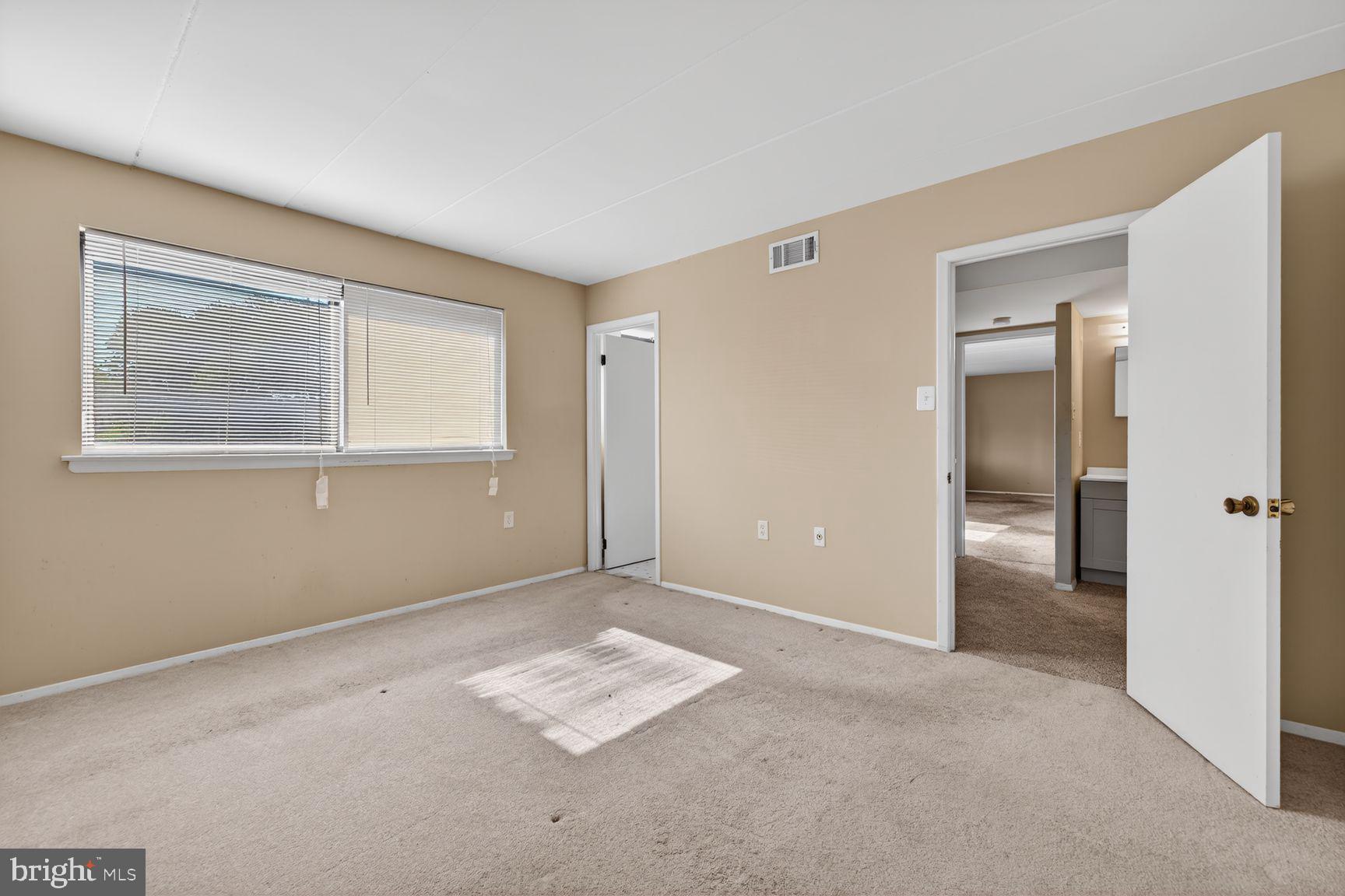 COUNTRY CLUB GREEN - Residential