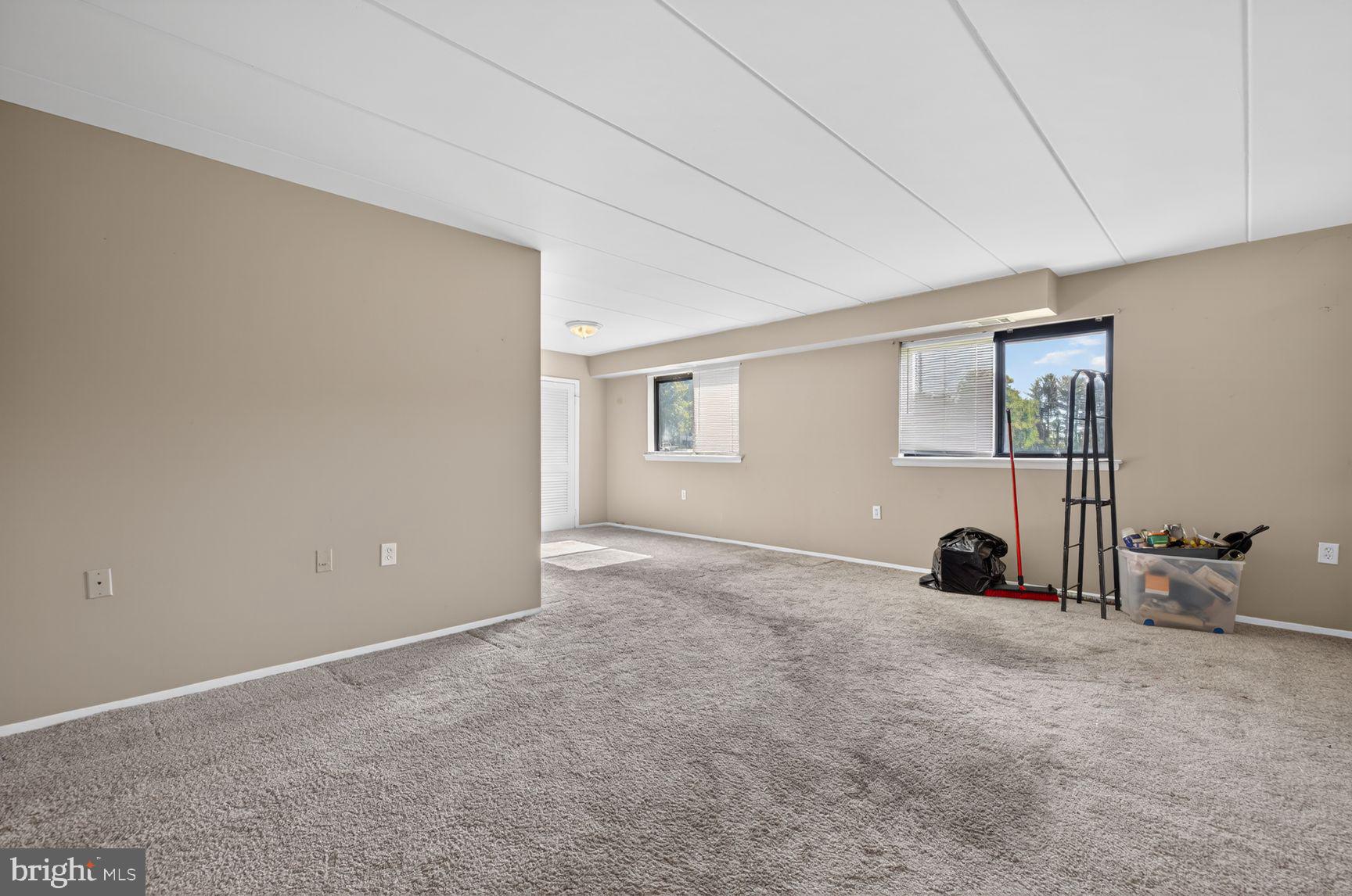 COUNTRY CLUB GREEN - Residential