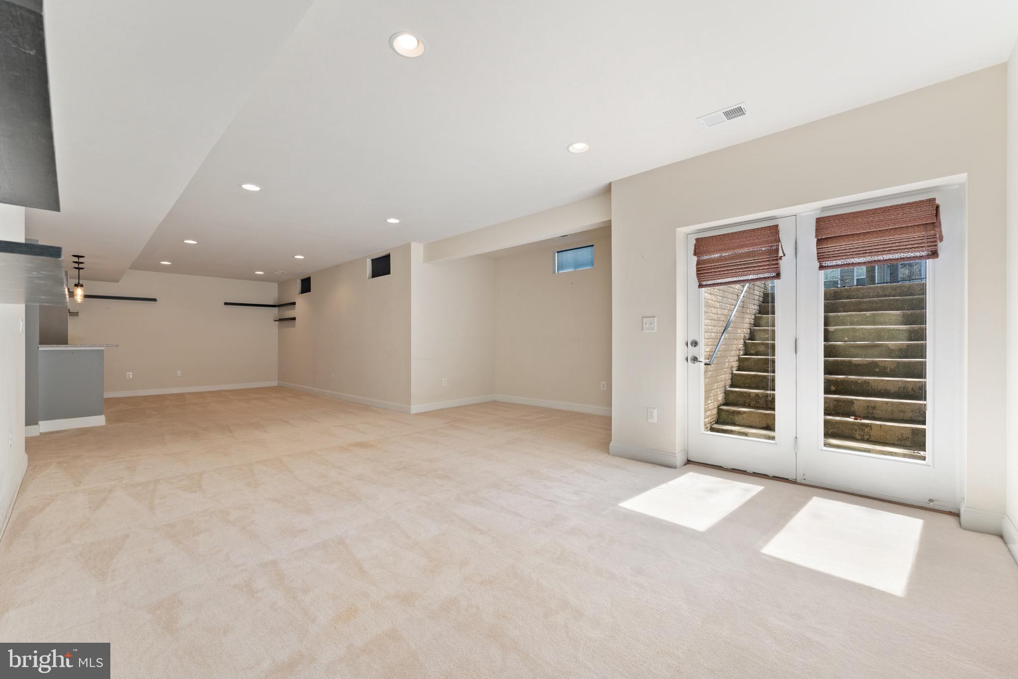 PORT POTOMAC - Residential