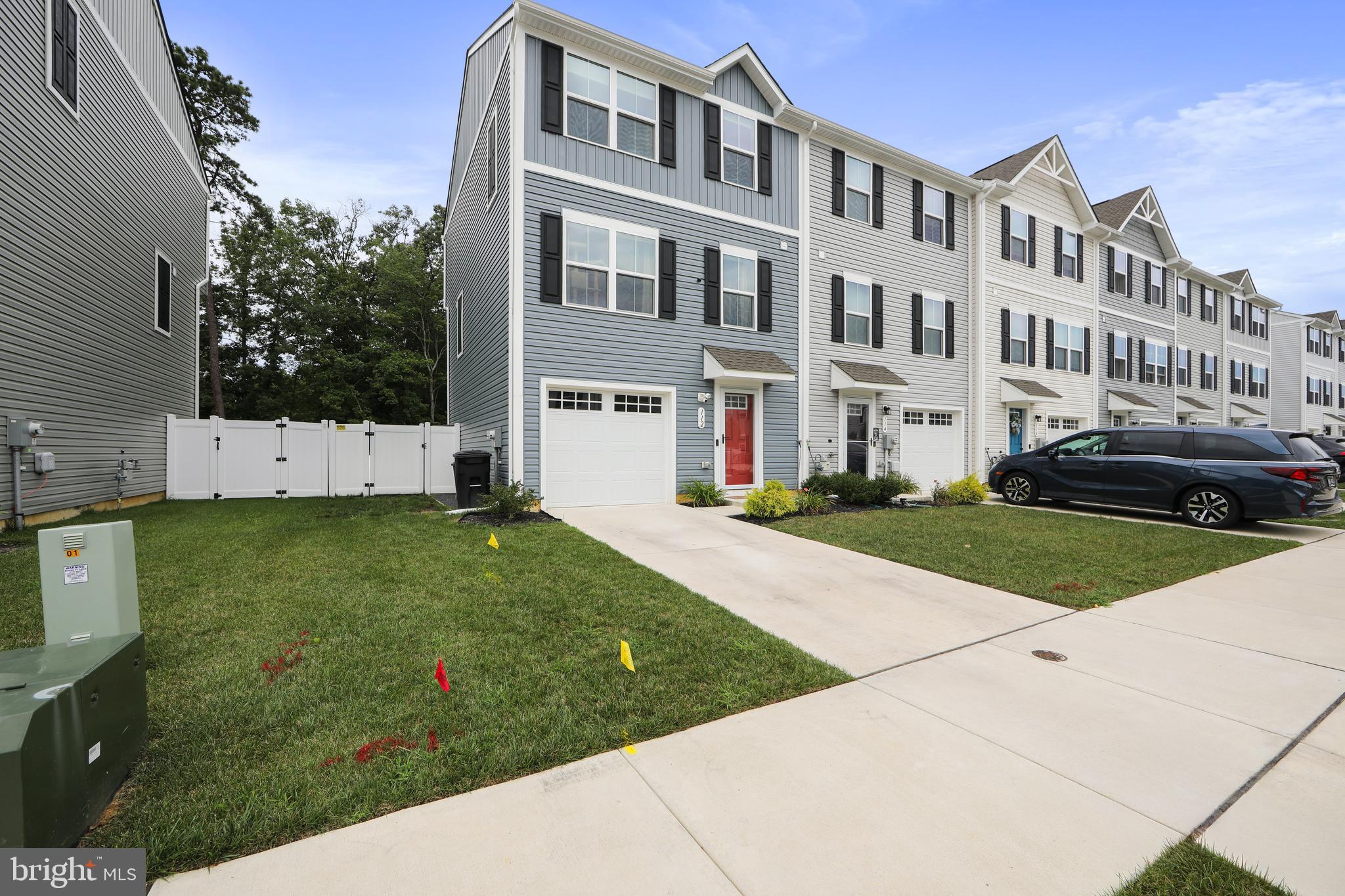 112 ROWAND WAY E