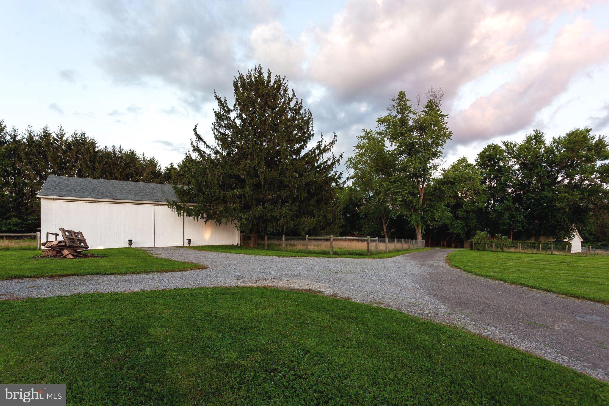 PEBBLE HILL - Residential