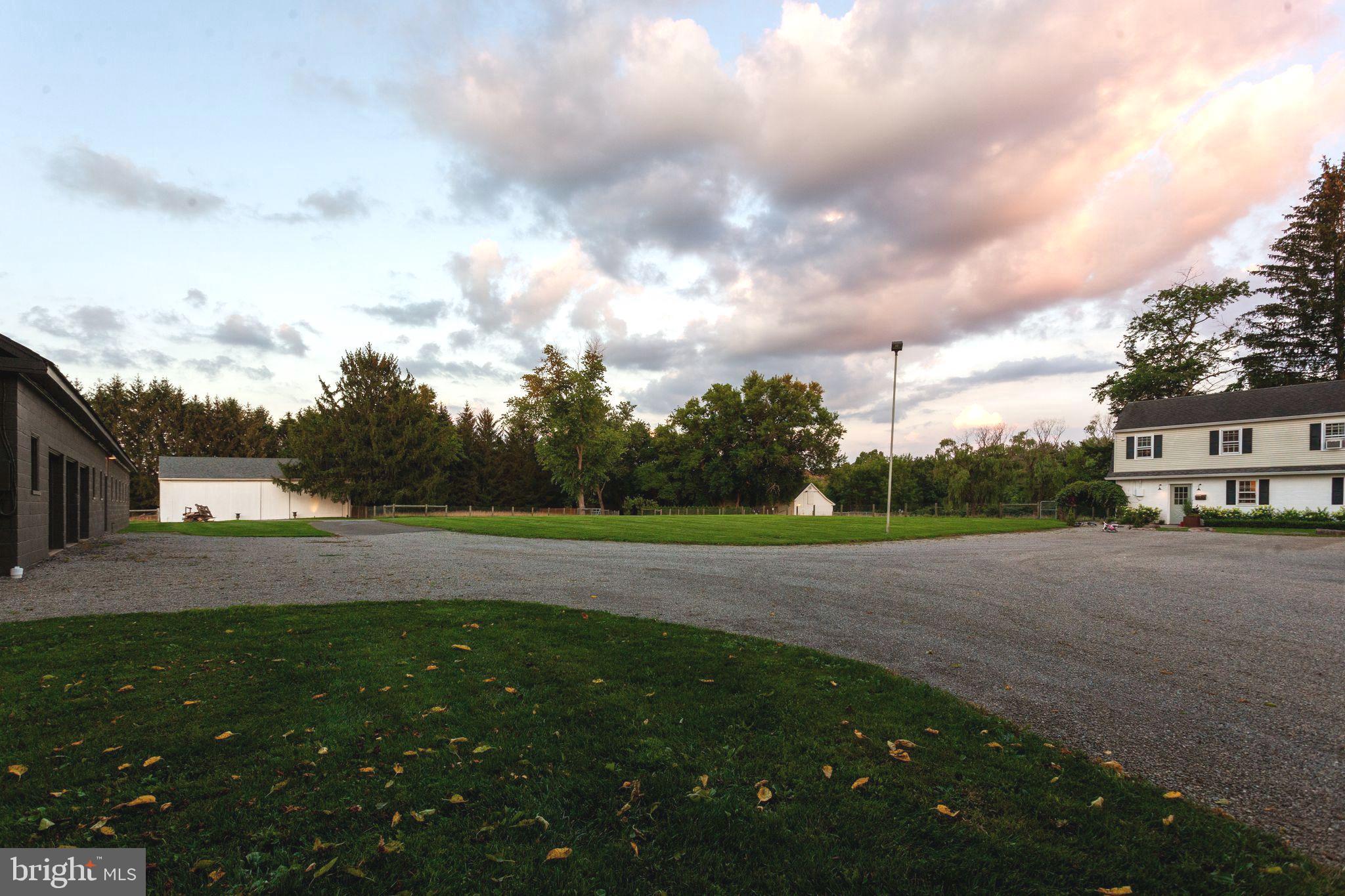 PEBBLE HILL - Residential