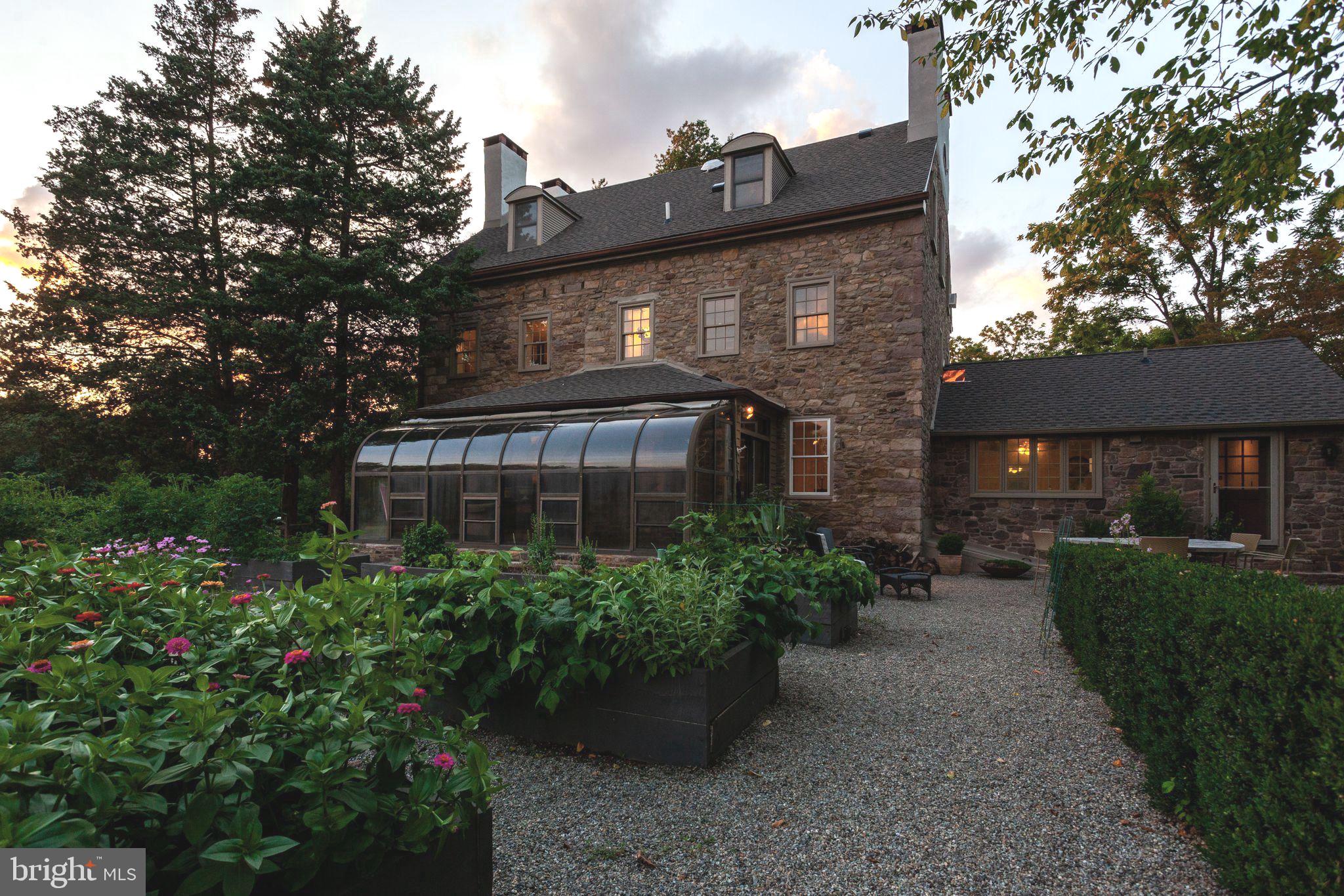 PEBBLE HILL - Residential