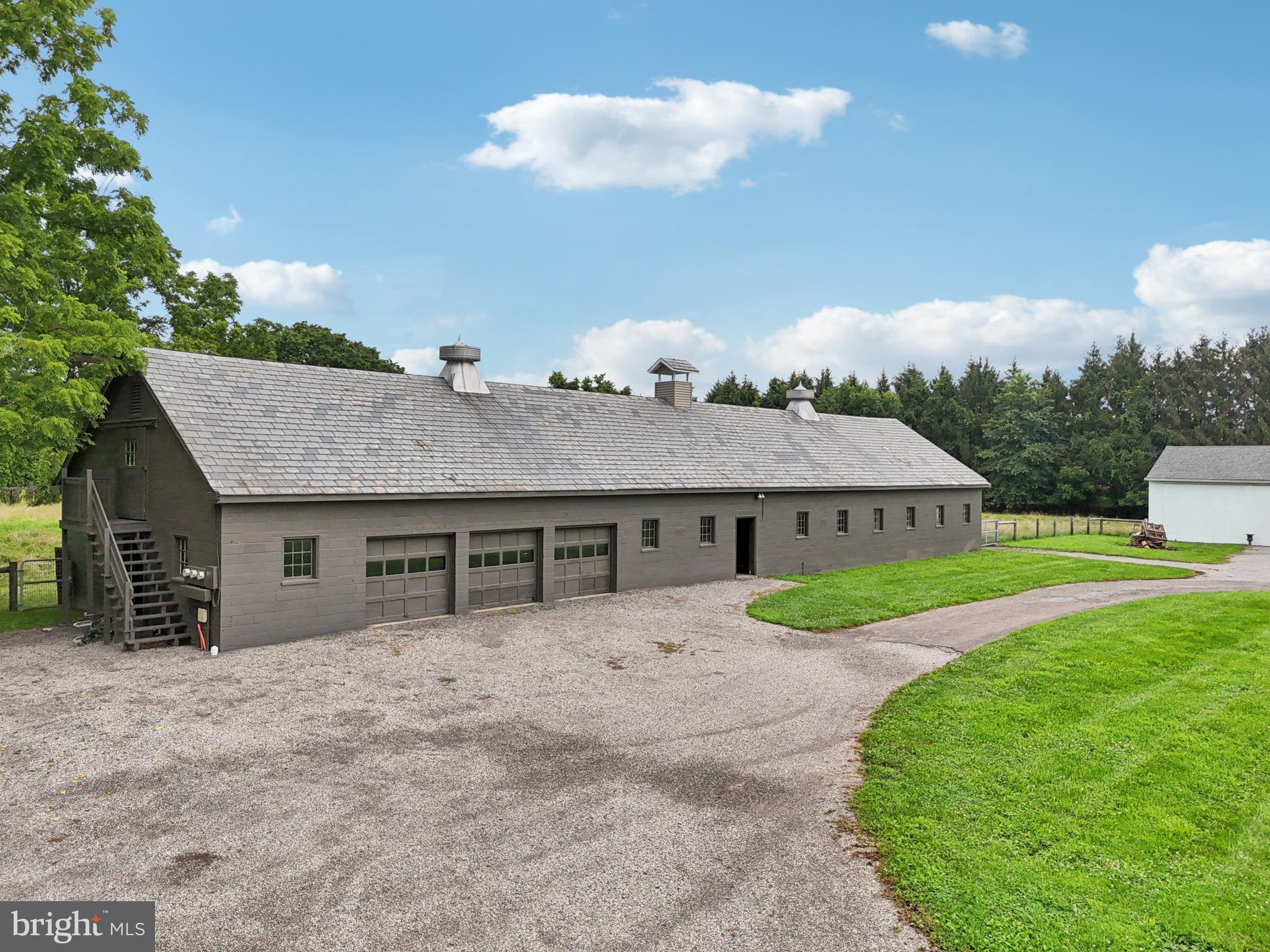 PEBBLE HILL - Residential