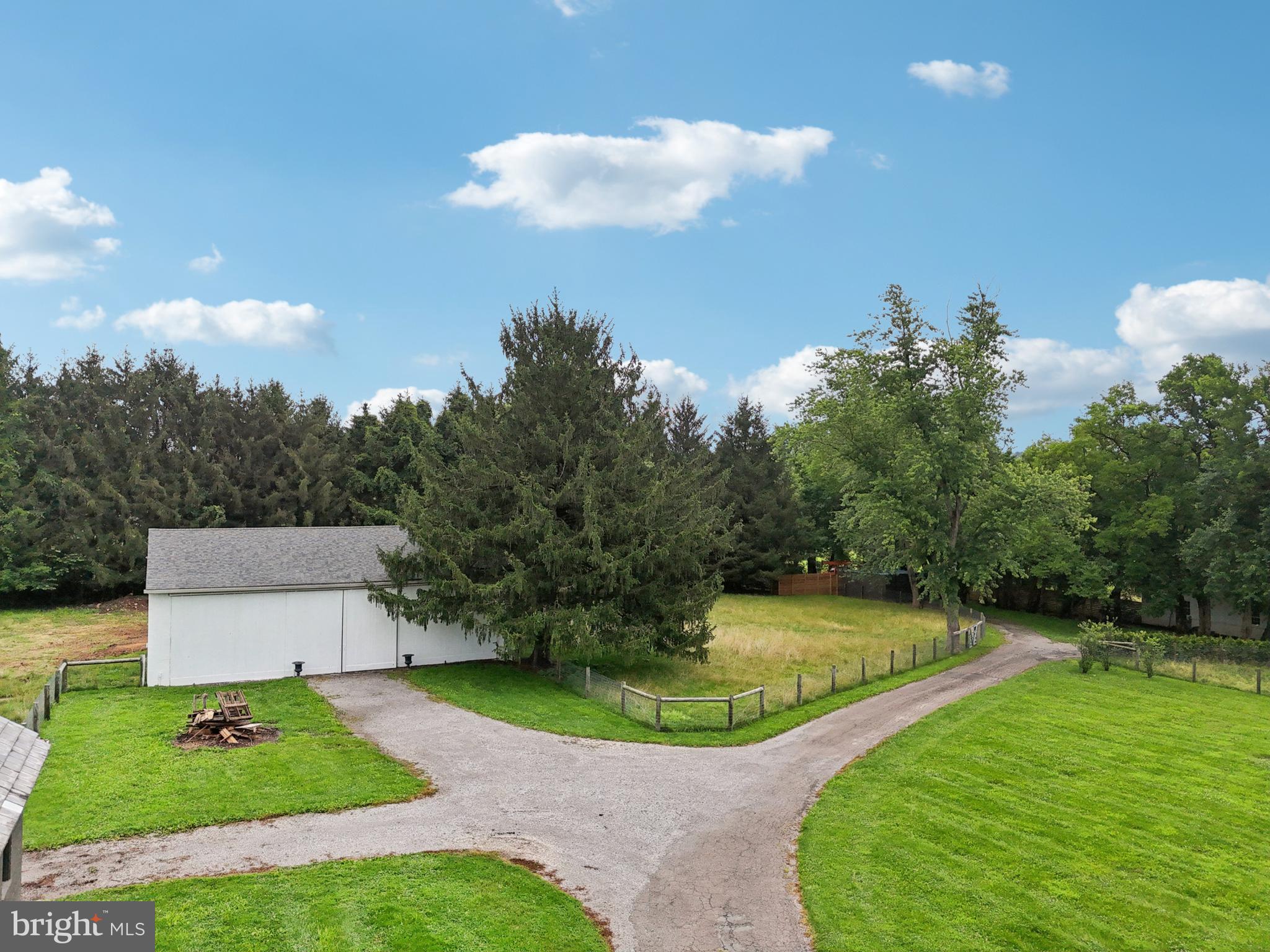 PEBBLE HILL - Residential