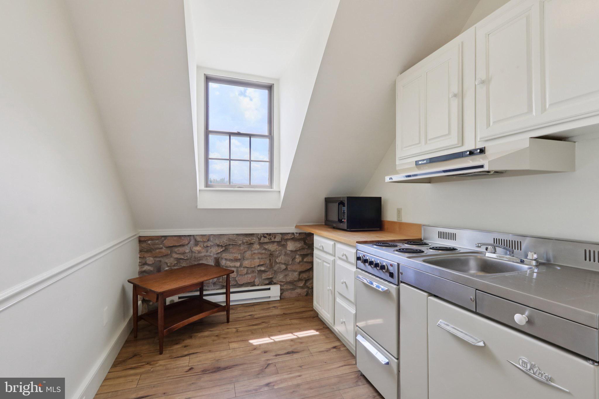 PEBBLE HILL - Residential