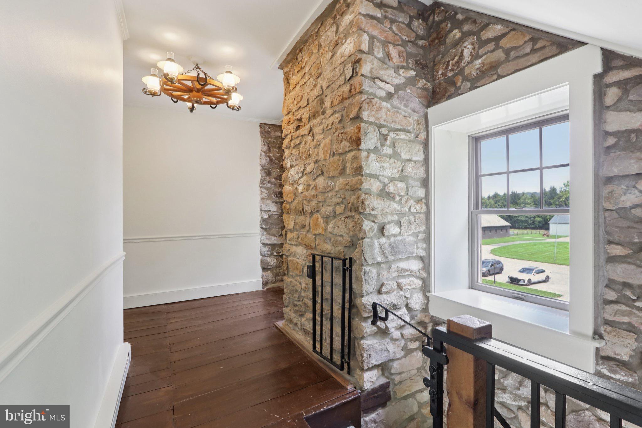 PEBBLE HILL - Residential