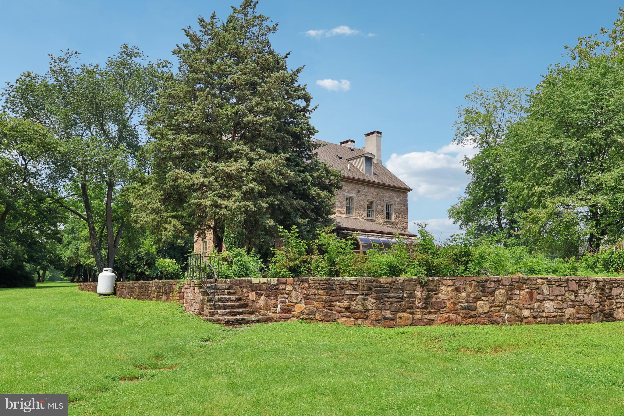 PEBBLE HILL - Residential